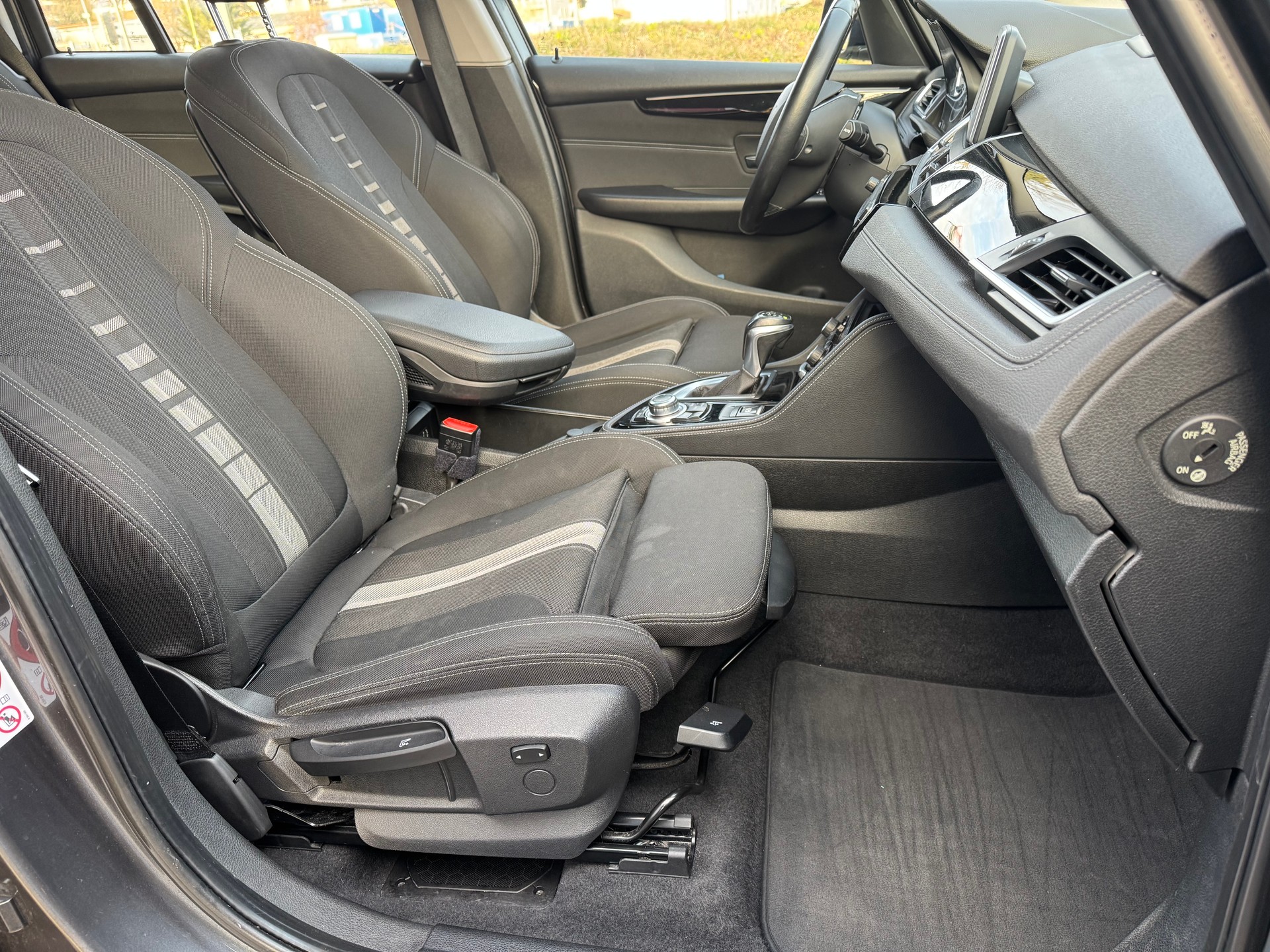 BMW 220i Gran Tourer Sport Line Steptronic-image-8