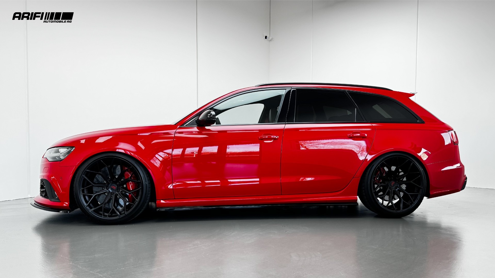 AUDI RS6 Avant Performance Misano-Rot / Audi Exklusive-showroom-element-3