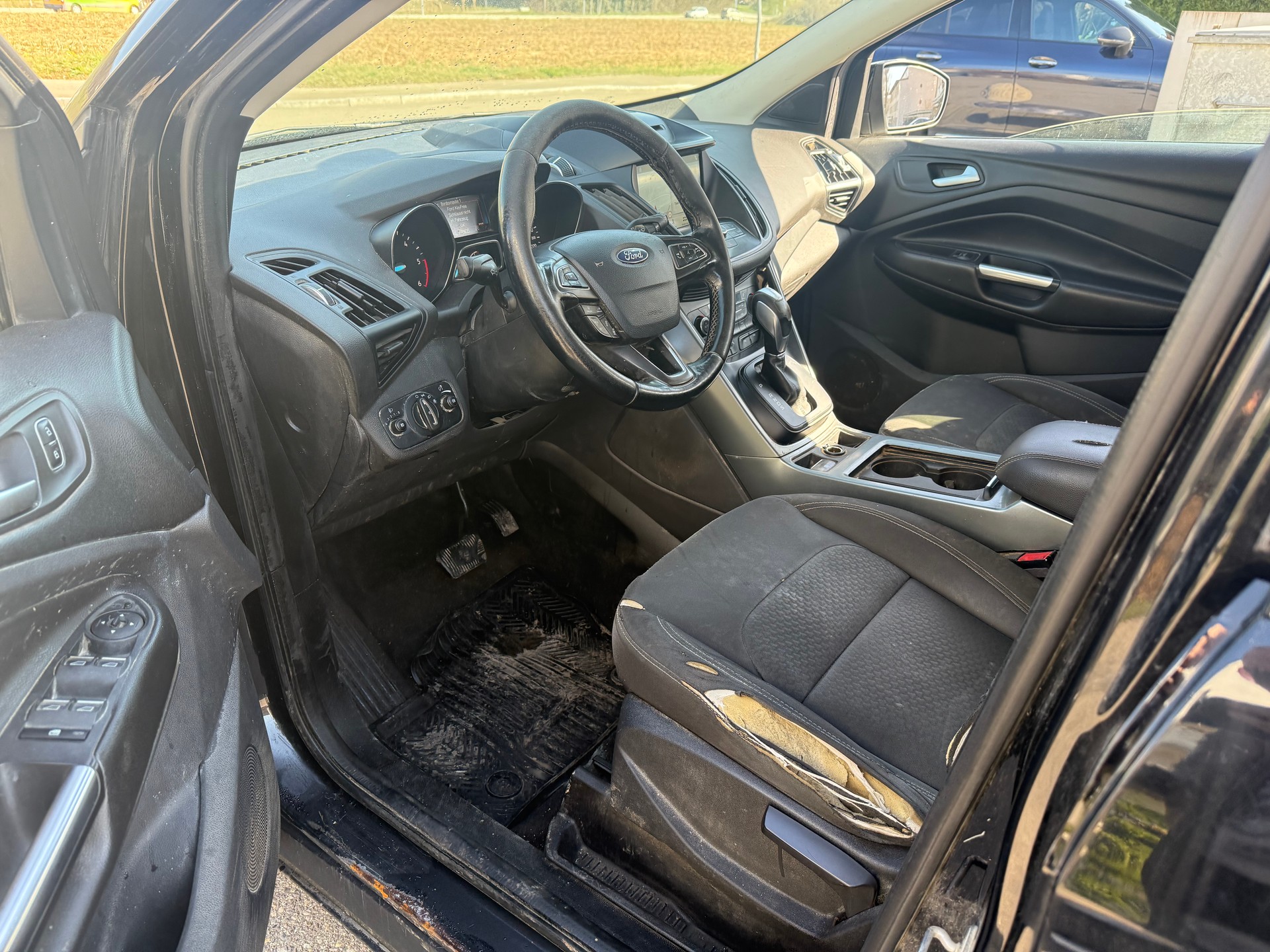 FORD Kuga 2.0 TDCi ST Line 4WD PowerShift-image-5