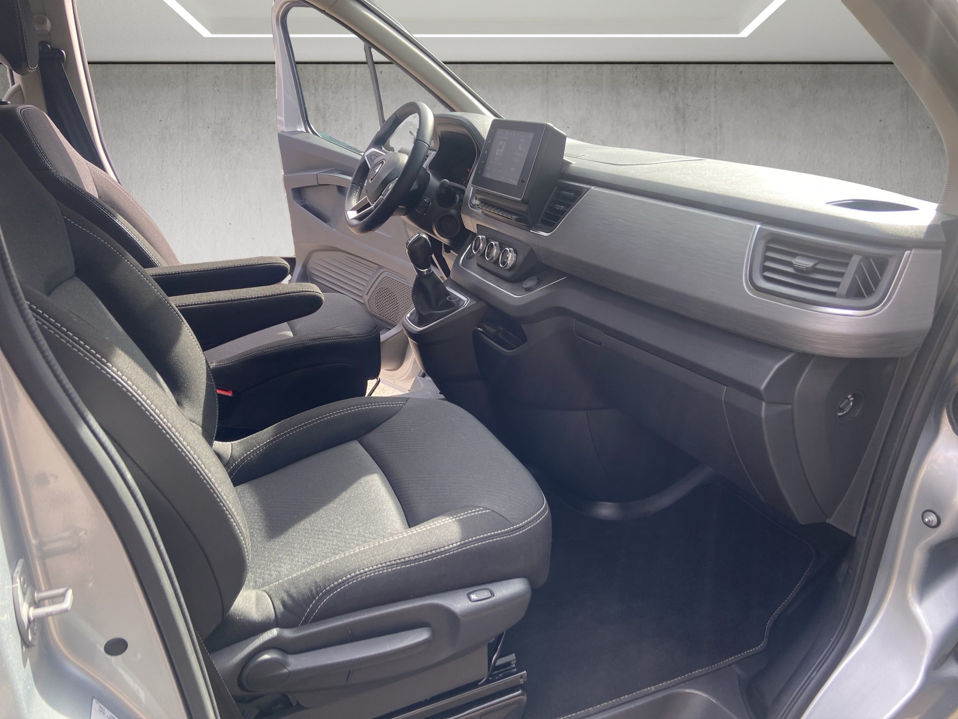 RENAULT Trafic Blue dCi 170 Spaceclass Pack Escapade EDC-image-11