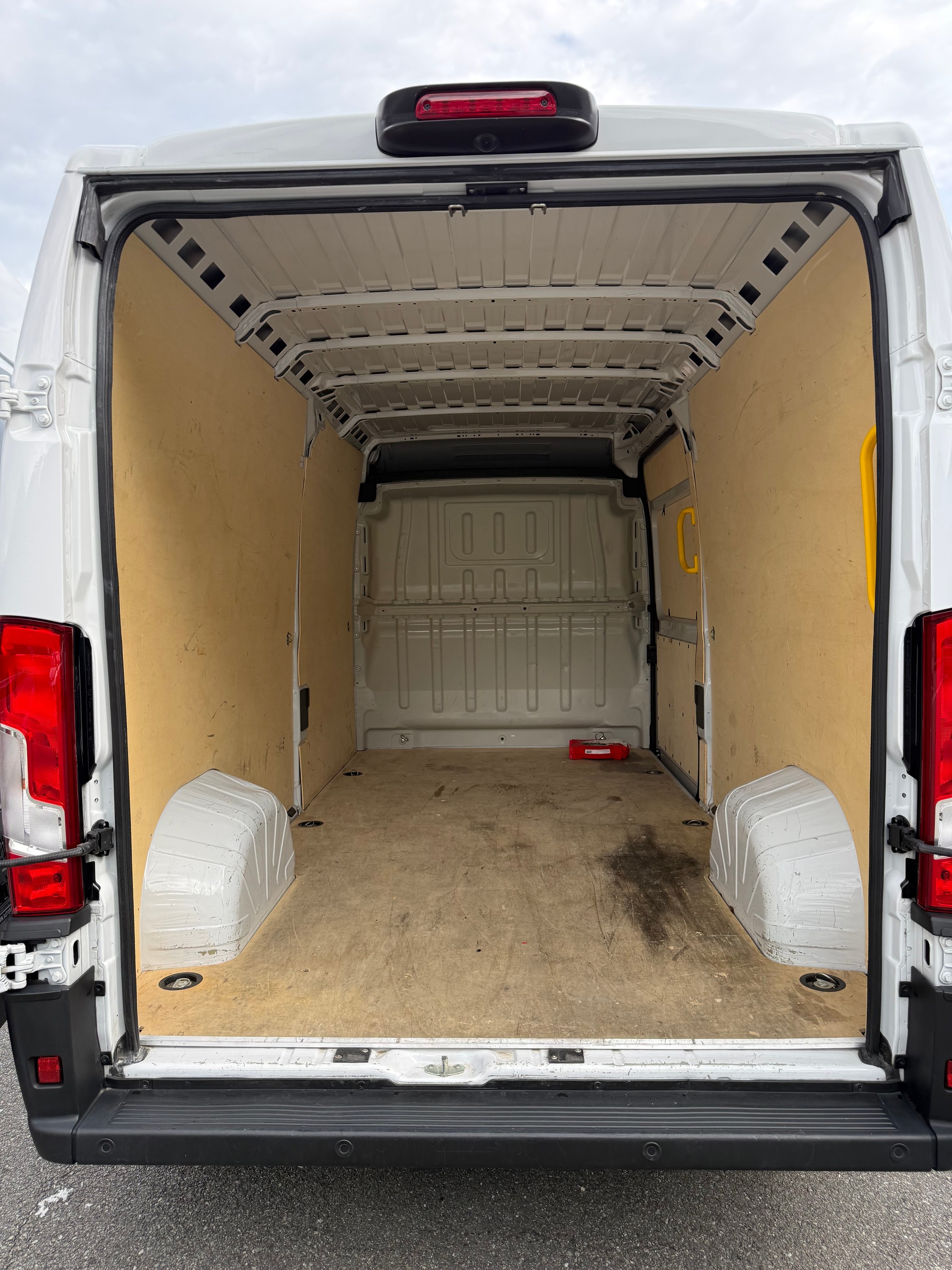 CITROEN Jumper 35 2.2 BlueHDi 140 L3H2-image-8