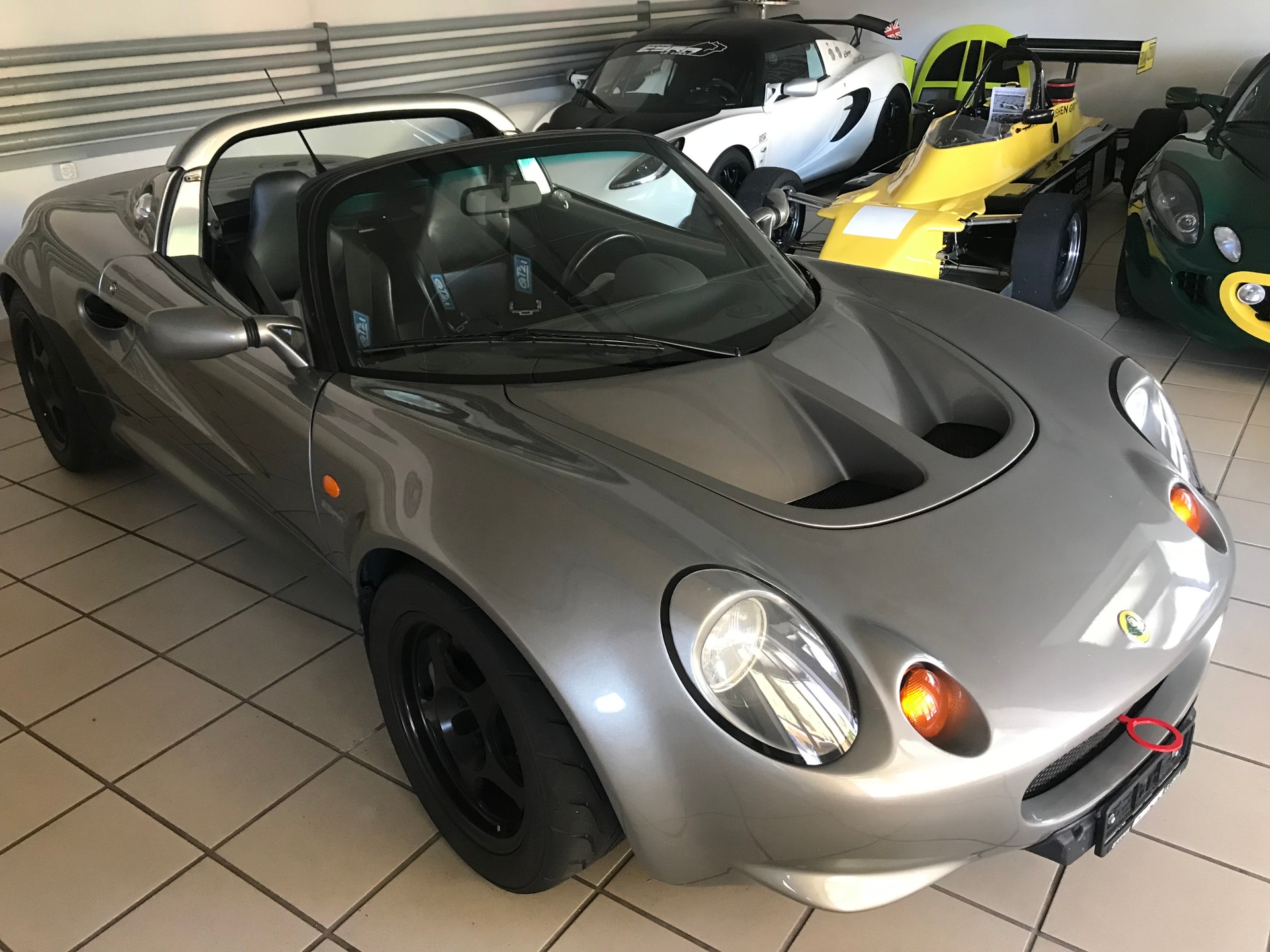 LOTUS Elise-showroom-element-1
