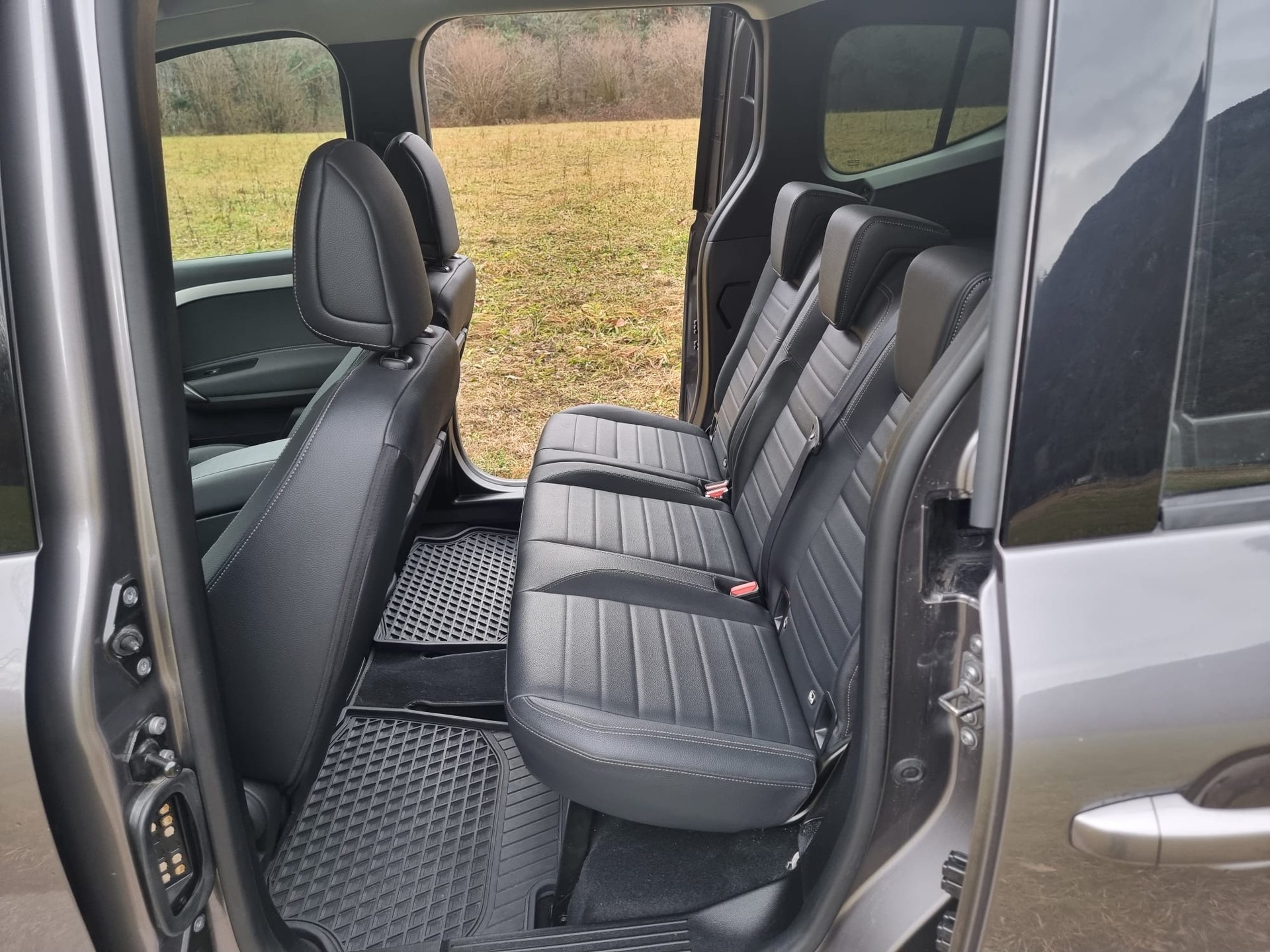 MERCEDES-BENZ T-Klasse 180D Style Automat-image-5