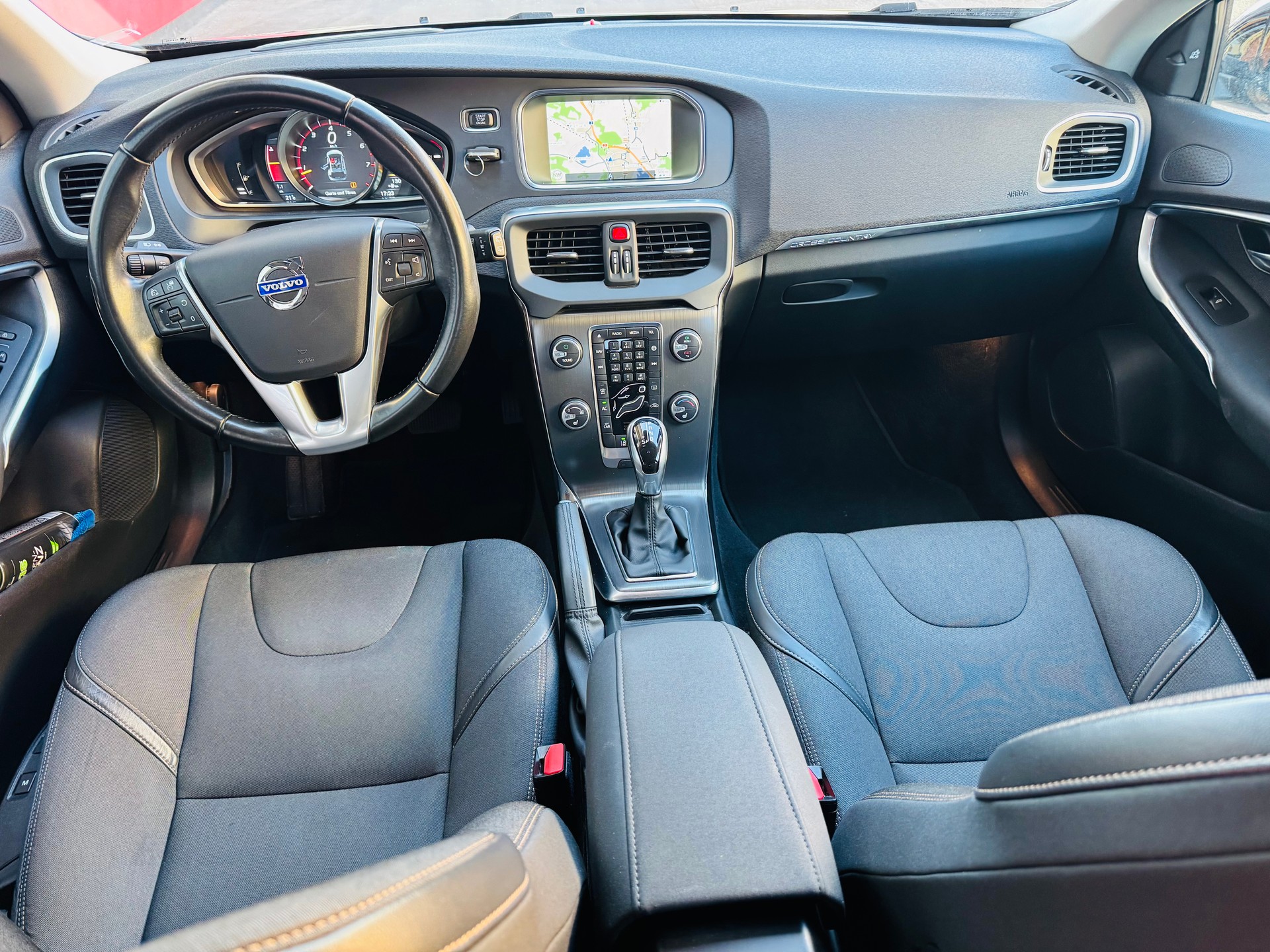 VOLVO V40 Cross Country T4 2.0 AWD Summum Geartronic-image-1
