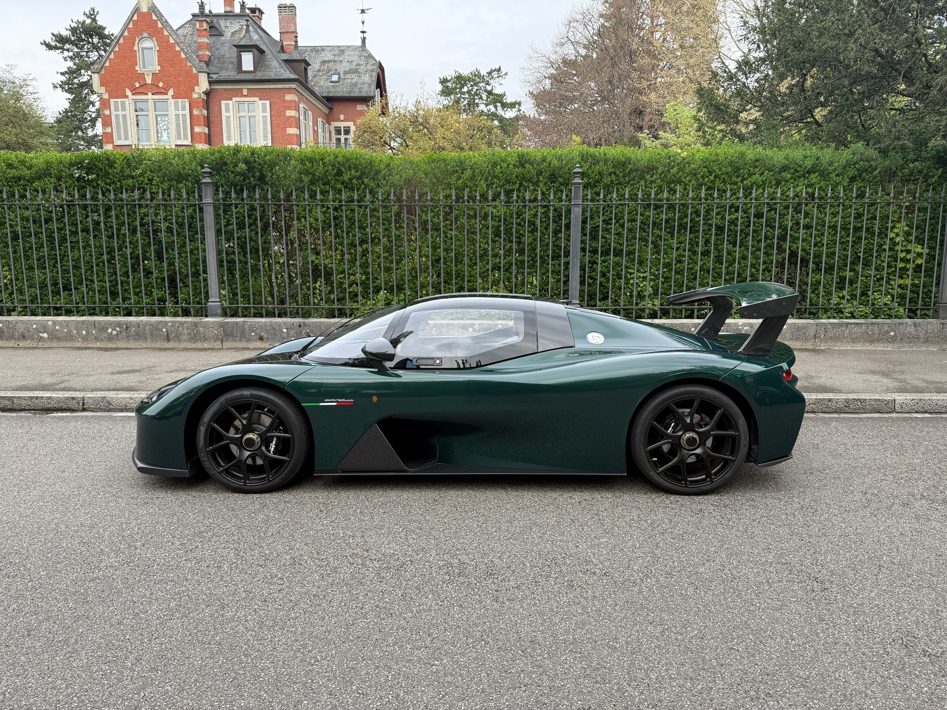 DALLARA Stradale-showroom-element-2