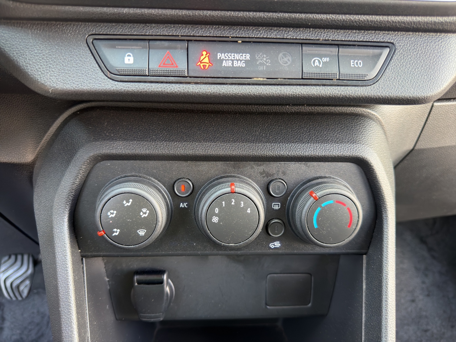 DACIA Jogger TCe 110 Comfort-image-15