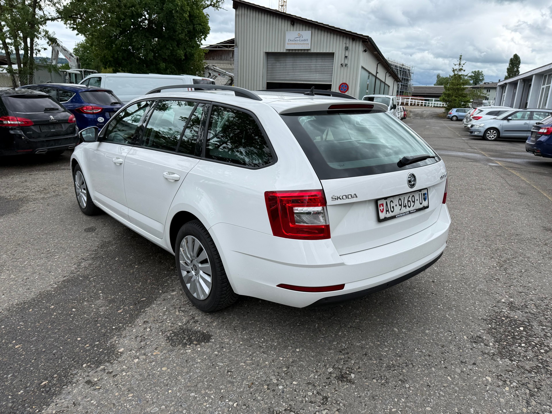 SKODA Octavia Combi 1.6 TDI Ambition DSG-showroom-element-3
