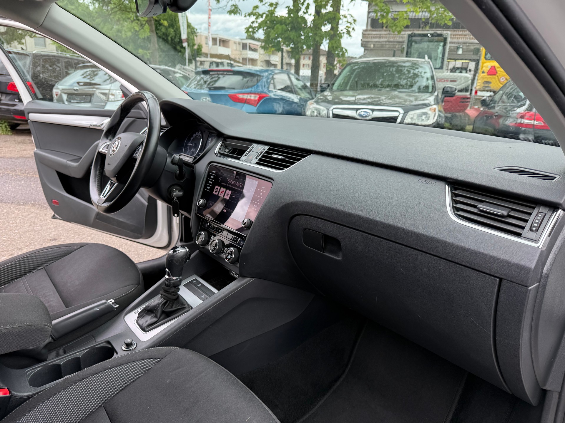 SKODA Octavia Combi 1.6 TDI Ambition DSG-image-8