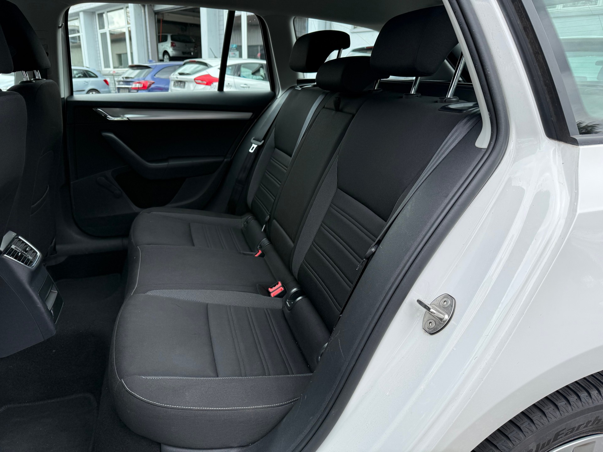 SKODA Octavia Combi 1.6 TDI Ambition DSG-image-6