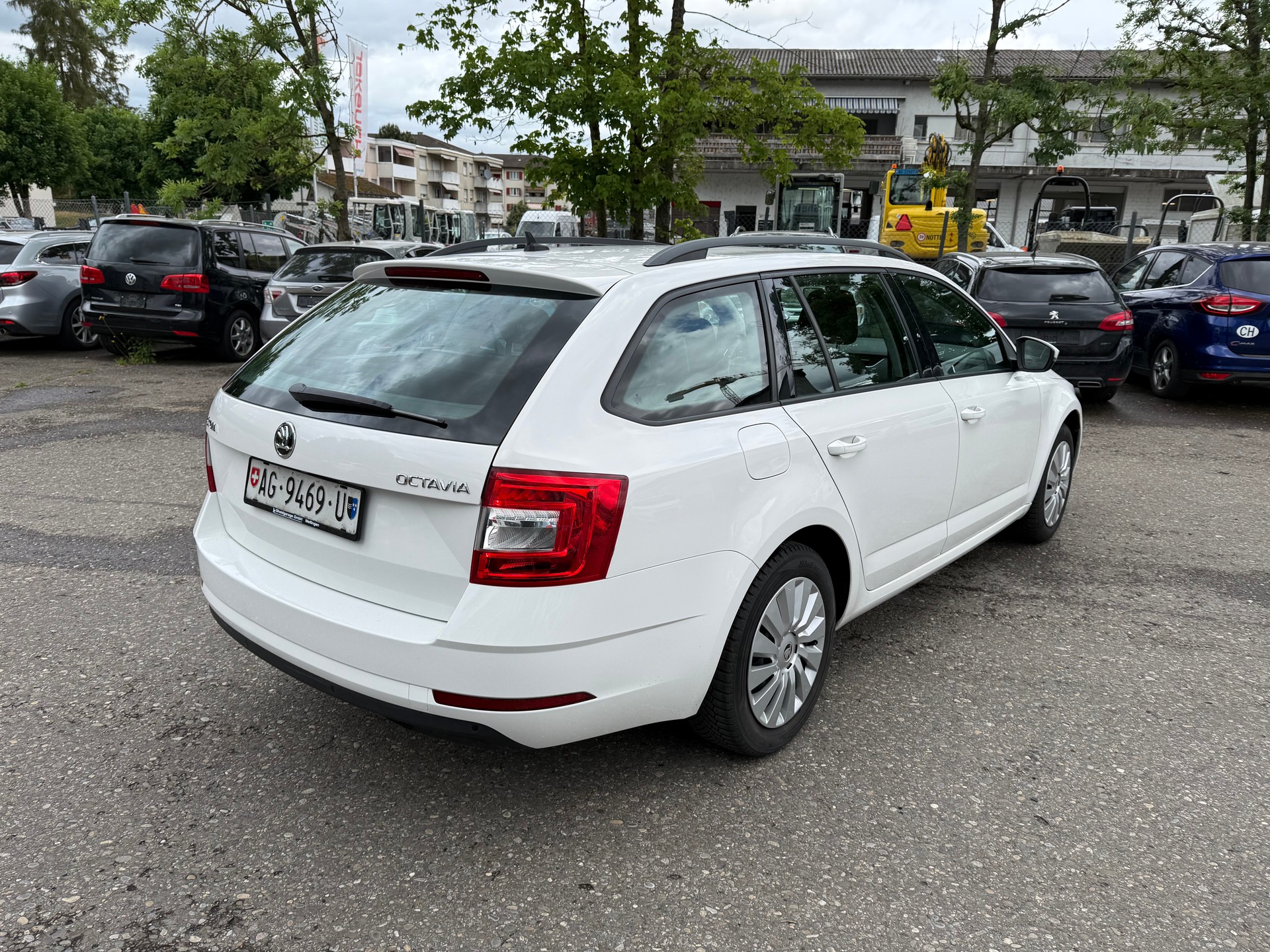 SKODA Octavia Combi 1.6 TDI Ambition DSG-image-4