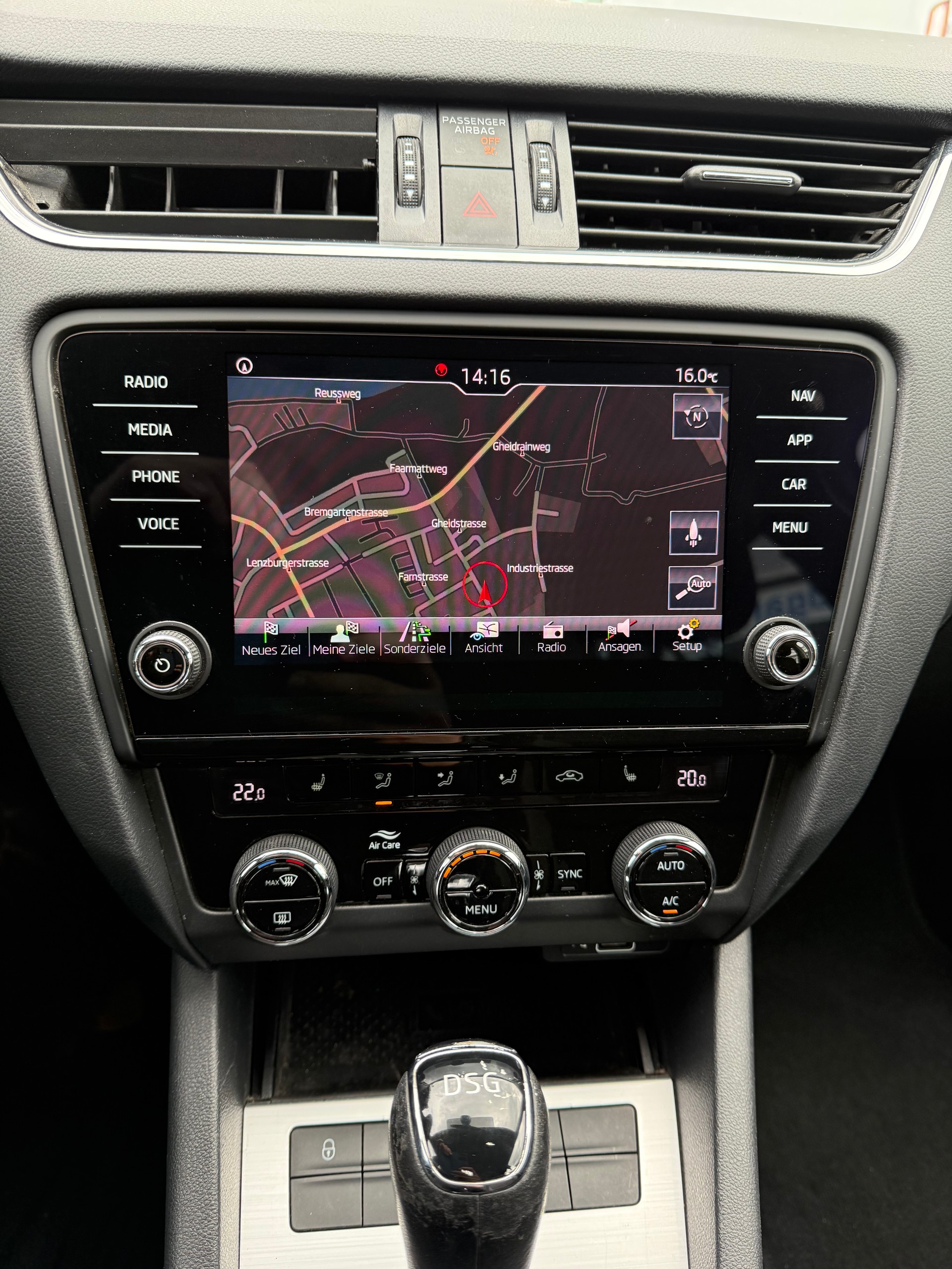 SKODA Octavia Combi 1.6 TDI Ambition DSG-image-11