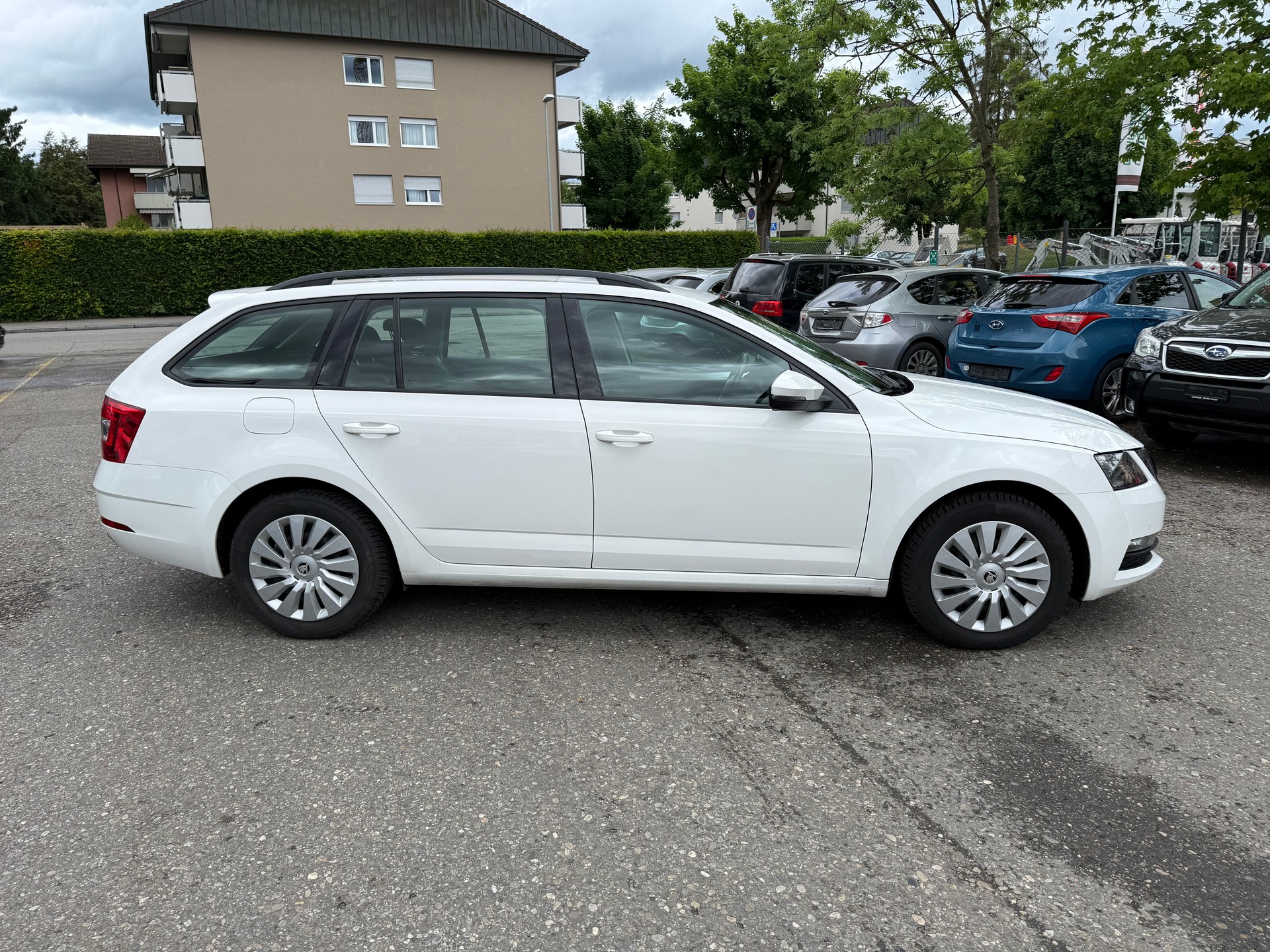 SKODA Octavia Combi 1.6 TDI Ambition DSG-showroom-element-2
