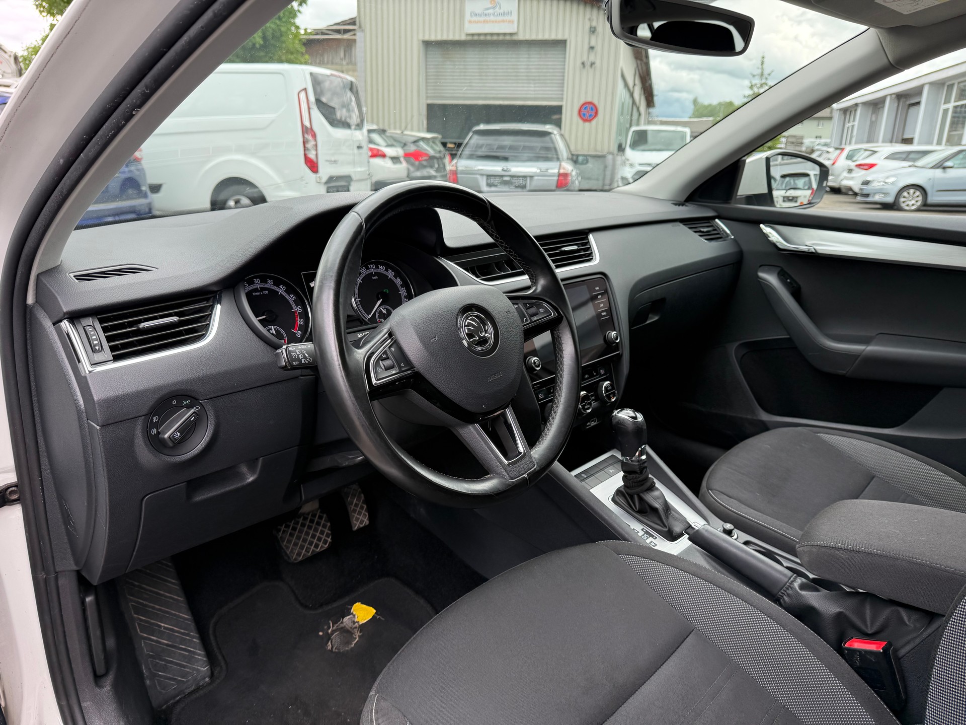 SKODA Octavia Combi 1.6 TDI Ambition DSG-image-7