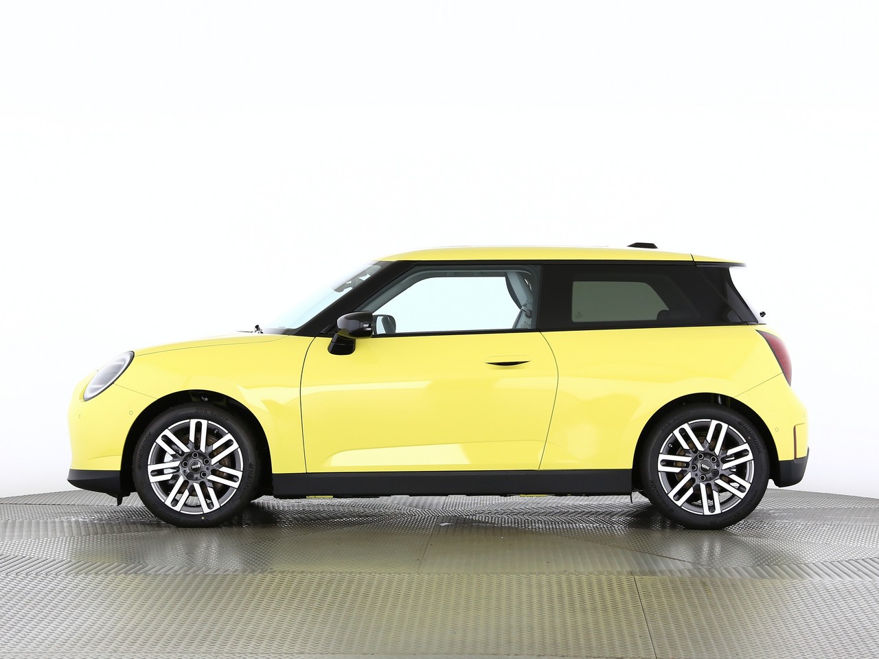 MINI Cooper SE-showroom-element-2