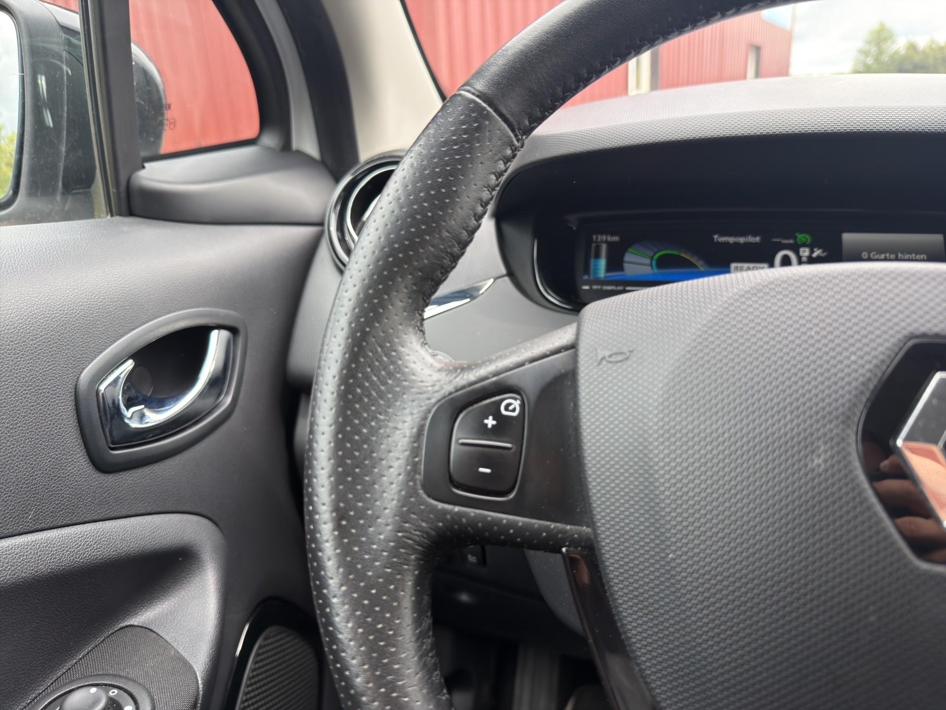 RENAULT Zoe FP R110 Life inkl. Batterie SOC 90.2%-image-35