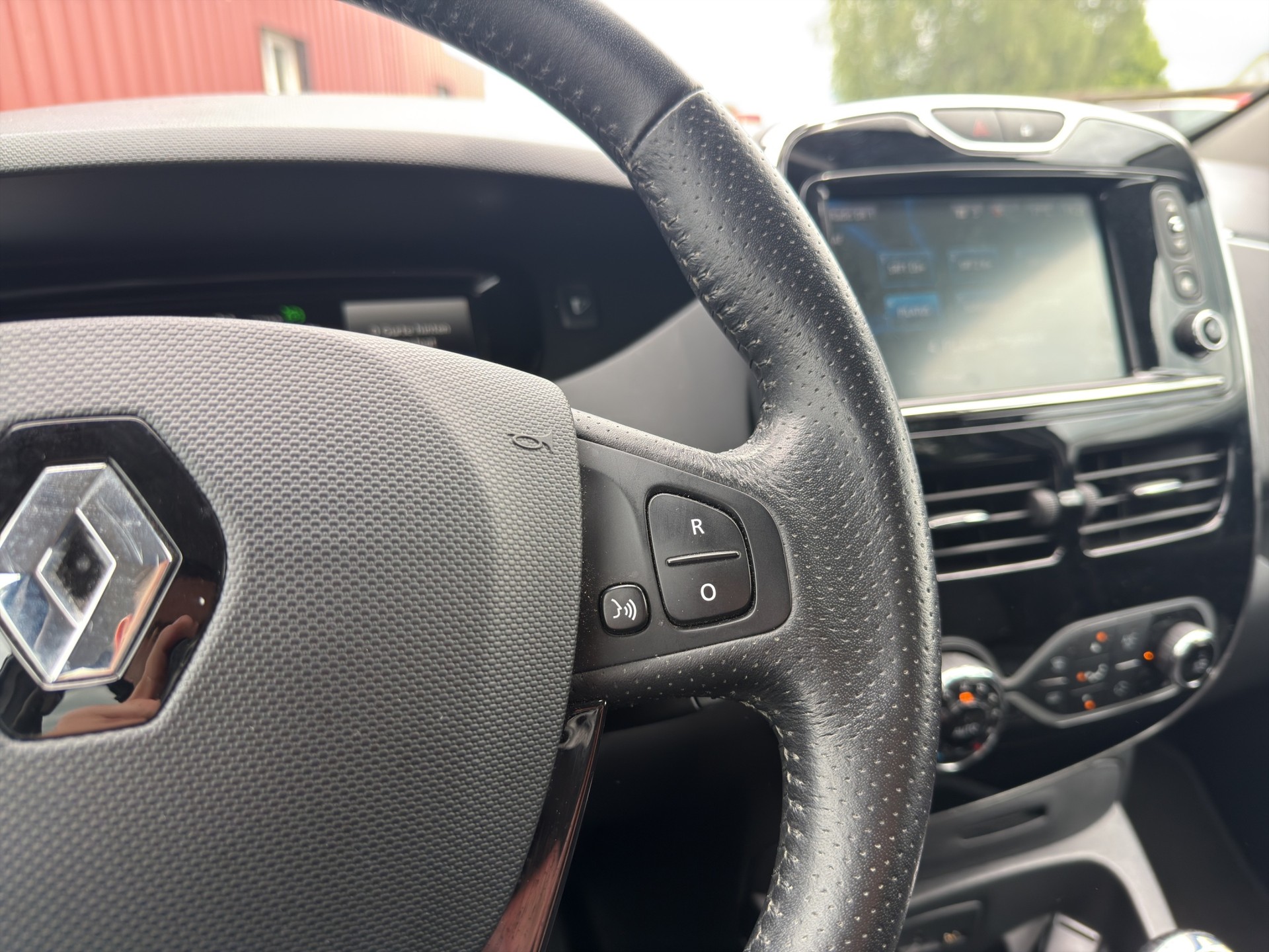 RENAULT Zoe FP R110 Life inkl. Batterie SOC 90.2%-image-36