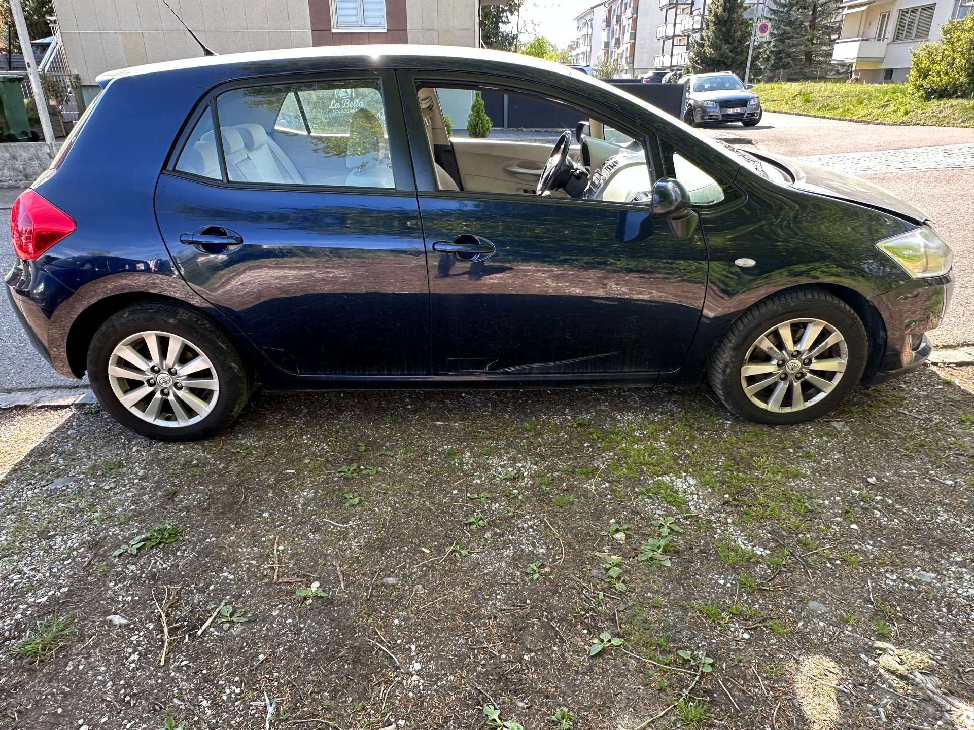 TOYOTA Auris 2.0 D-4D Linea Sol-image-2
