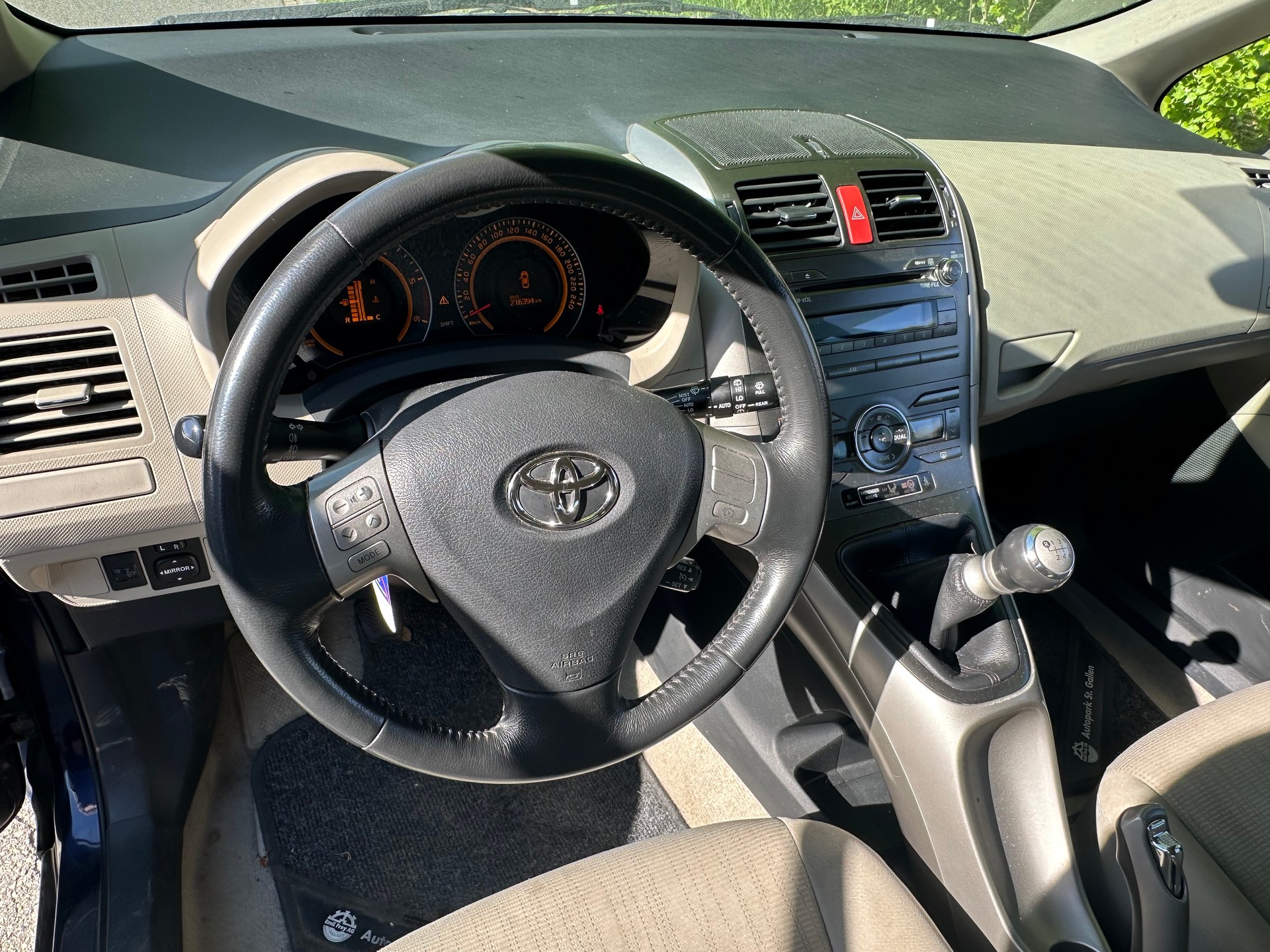 TOYOTA Auris 2.0 D-4D Linea Sol-image-7
