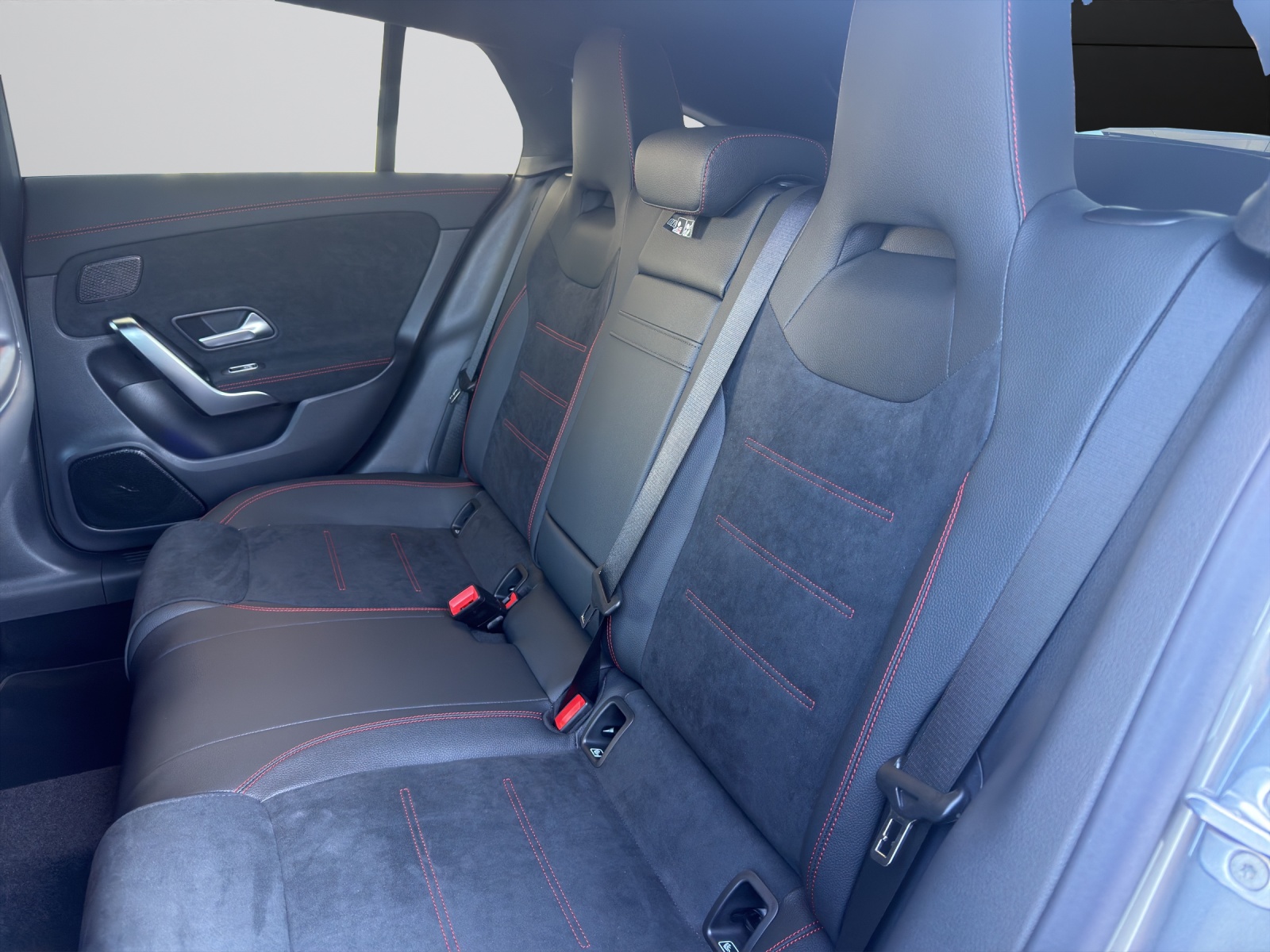 MERCEDES-BENZ CLA Shooting Brake 250 4Matic 8G-DCT-image-8