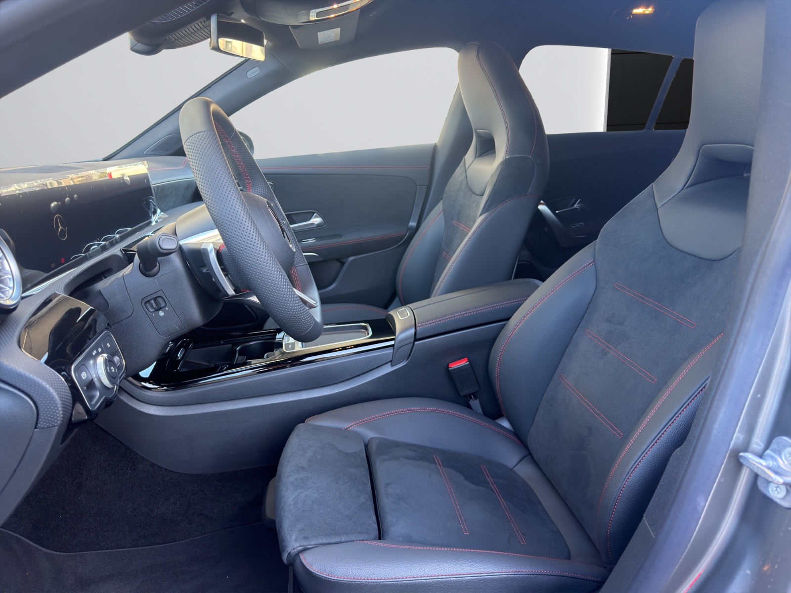 MERCEDES-BENZ CLA Shooting Brake 250 4Matic 8G-DCT-image-4