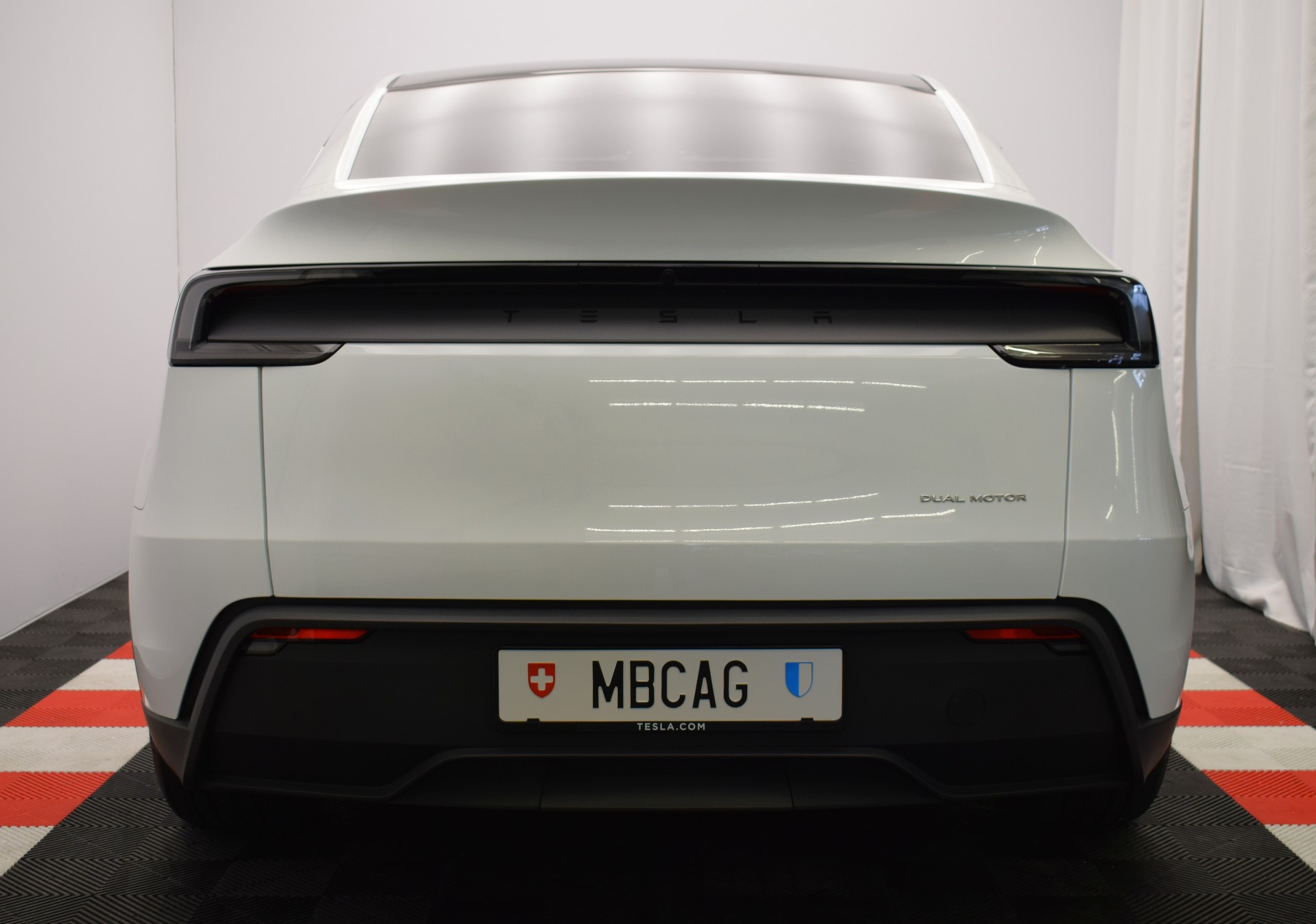 TESLA Model Y Premium Long Range AWD, 7 Sitzer, Made in Berlin-image-9