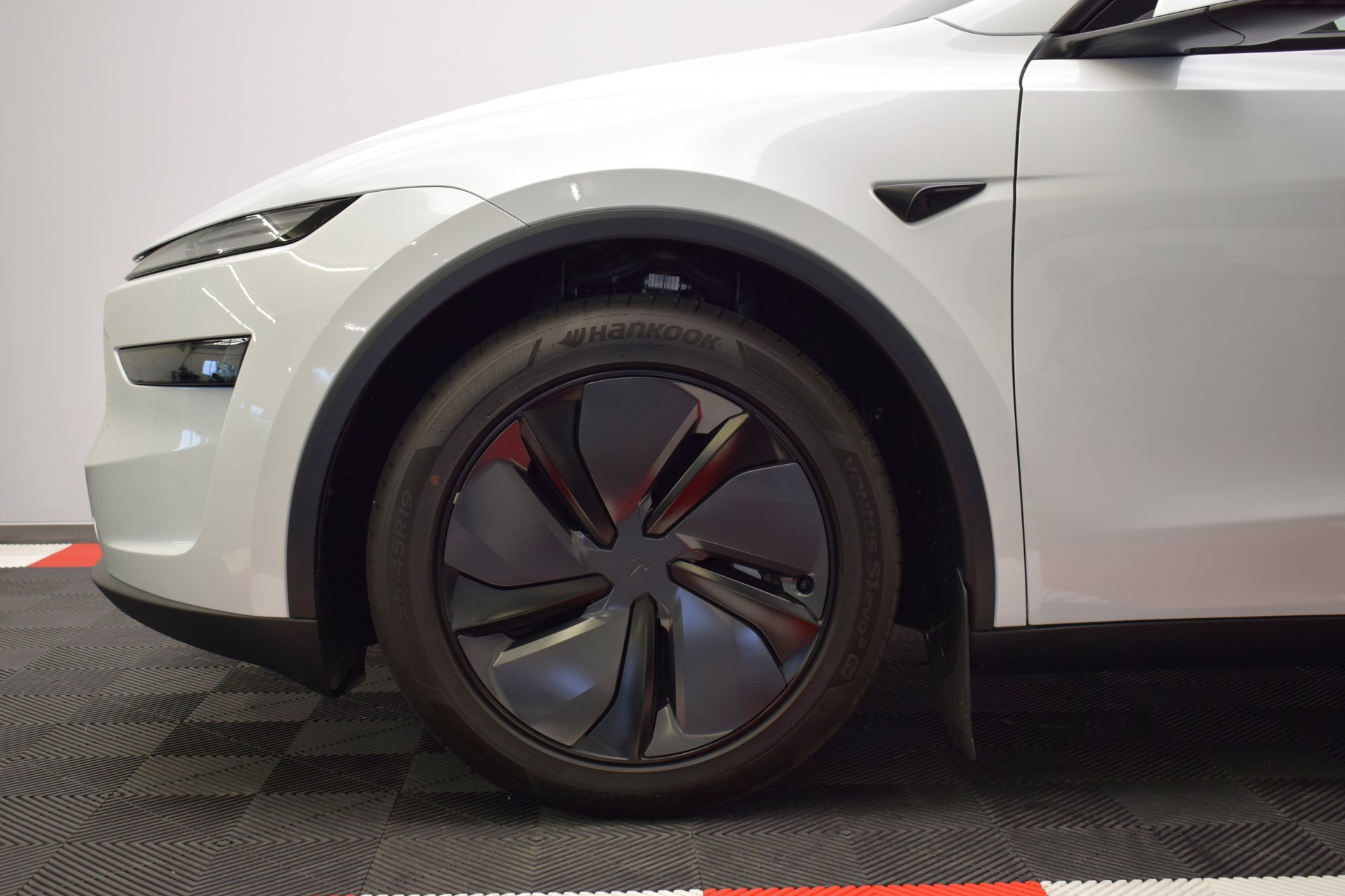 TESLA Model Y Premium Long Range AWD, 7 Sitzer, Made in Berlin-image-6