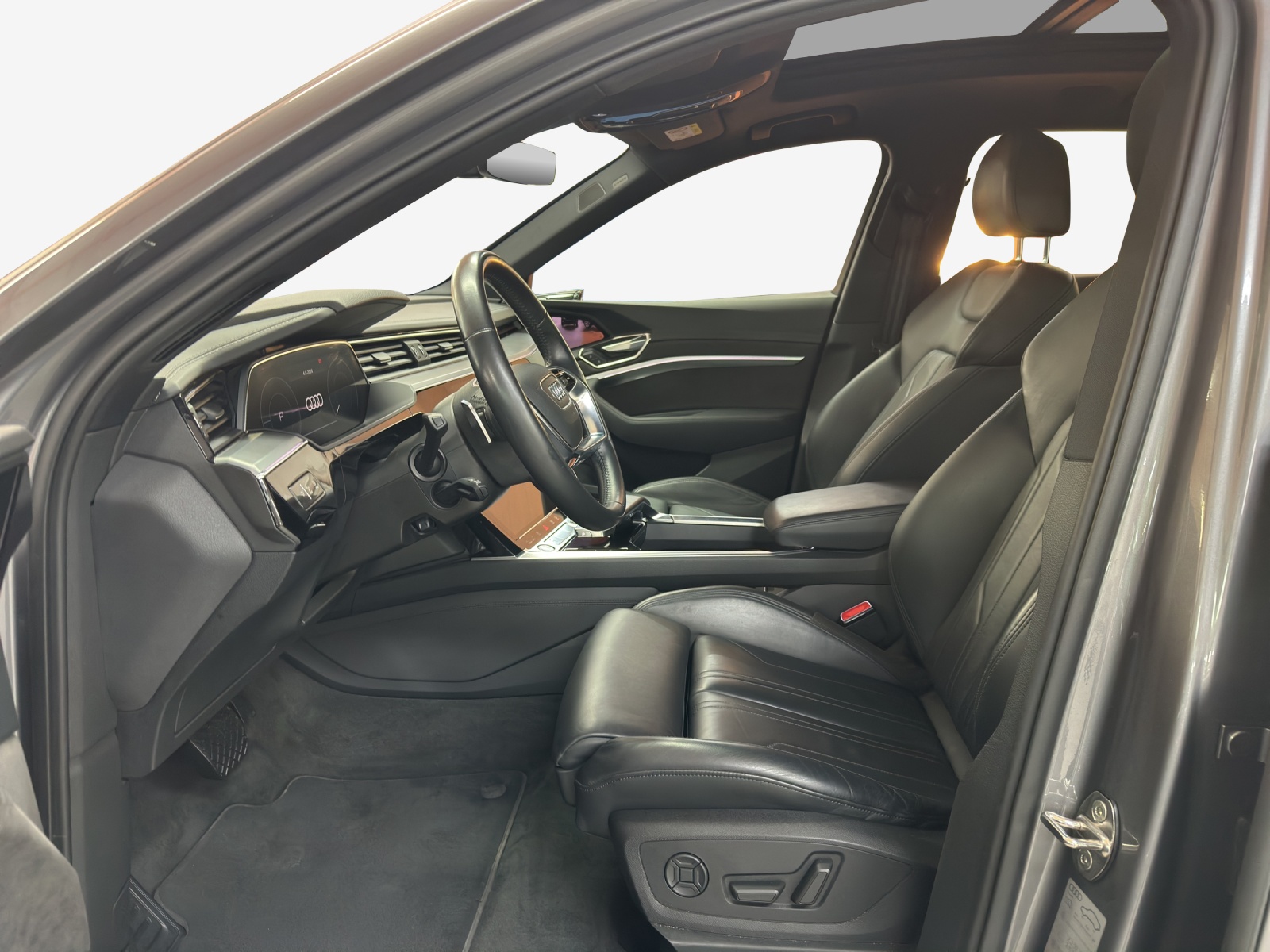 AUDI e-tron 55 Advanced quattro-image-7