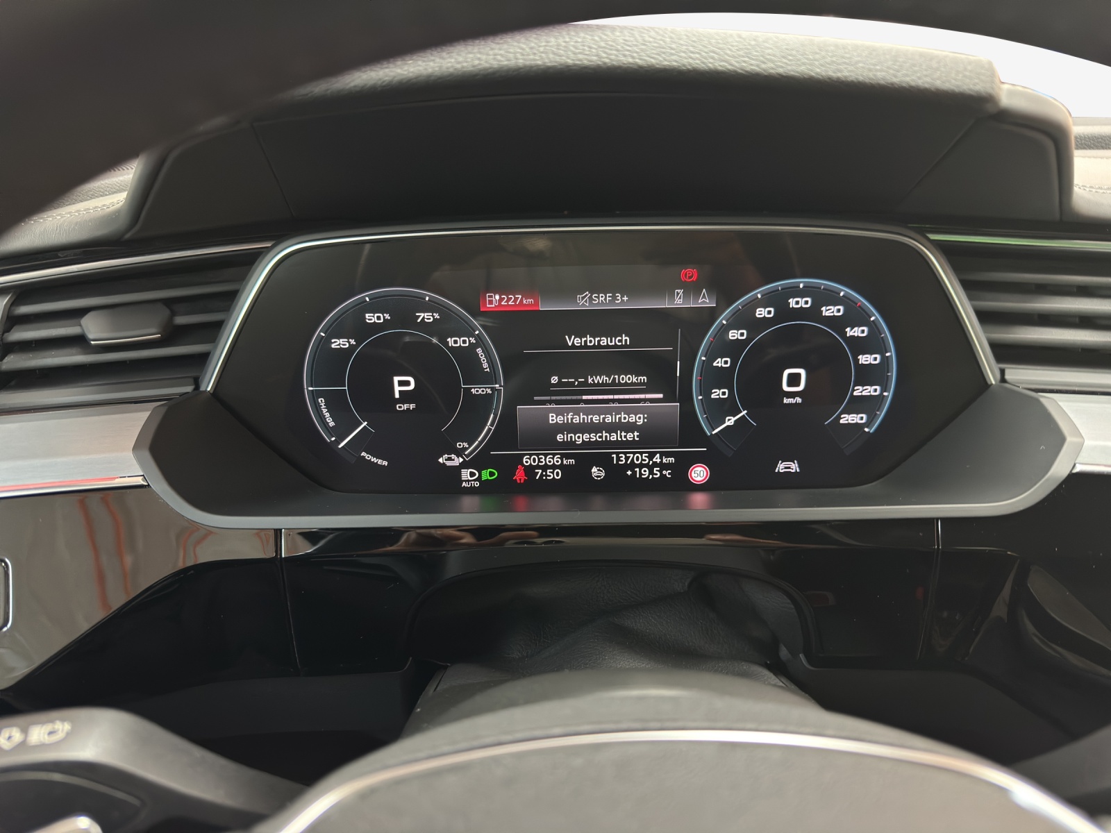 AUDI e-tron 55 Advanced quattro-image-13