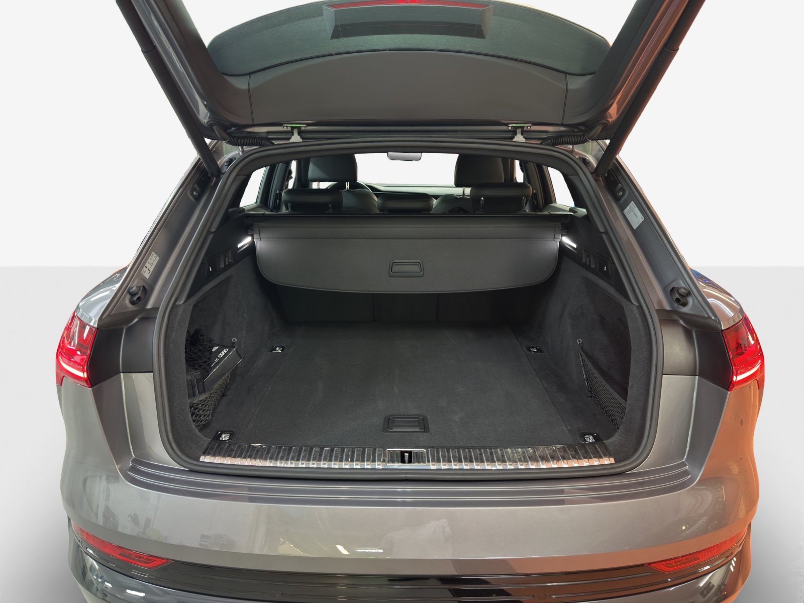 AUDI e-tron 55 Advanced quattro-image-12