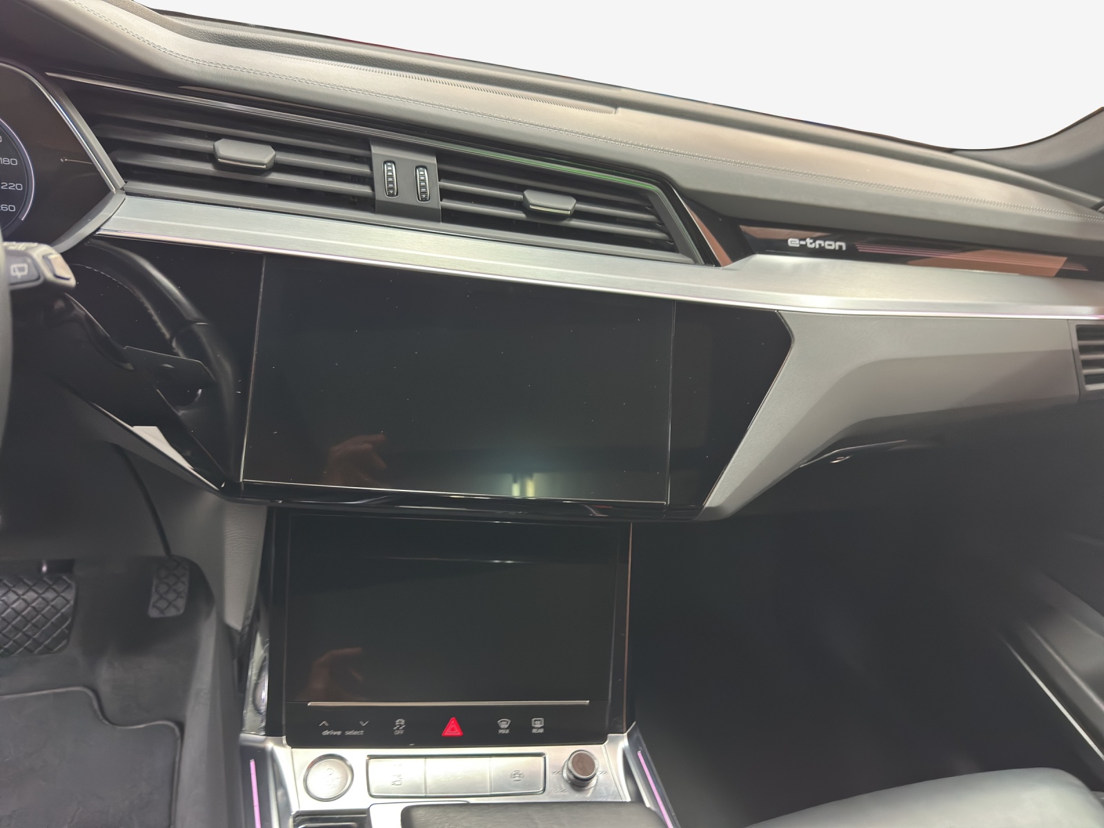 AUDI e-tron 55 Advanced quattro-image-10