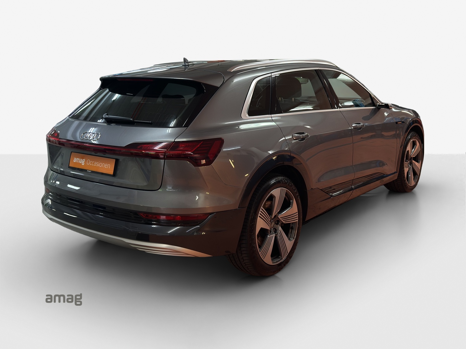 AUDI e-tron 55 Advanced quattro-image-4