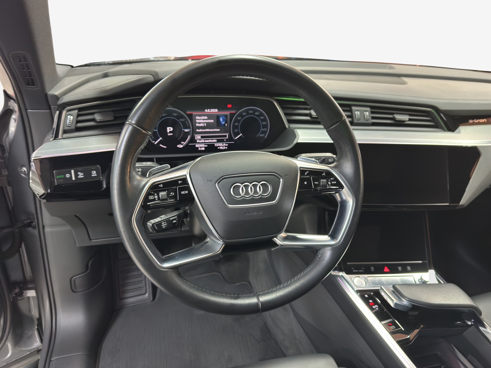 AUDI e-tron 55 Advanced quattro-image-9