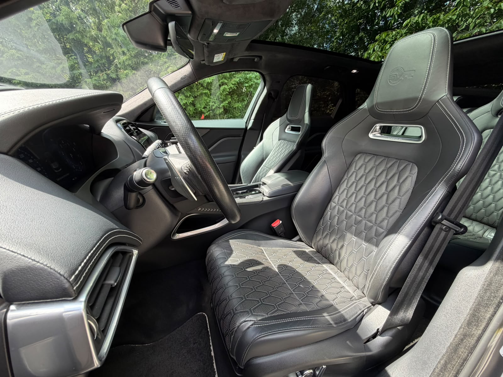 JAGUAR F-Pace 5.0 V8 SVR AWD Automatik-image-10