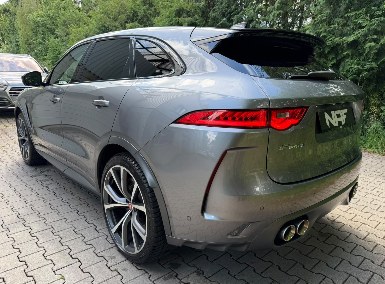 JAGUAR F-Pace 5.0 V8 SVR AWD Automatik-showroom-element-2