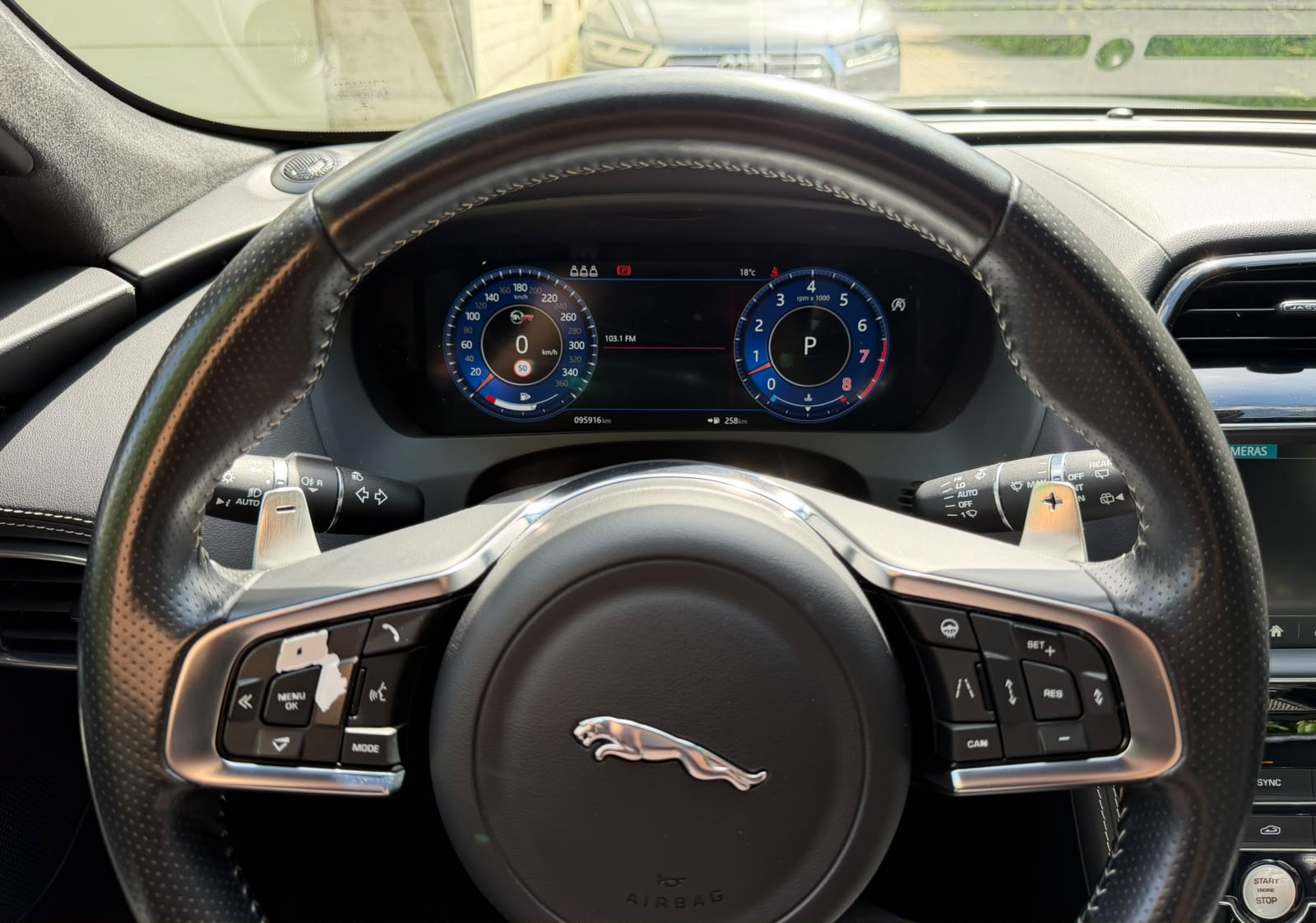 JAGUAR F-Pace 5.0 V8 SVR AWD Automatik-image-25