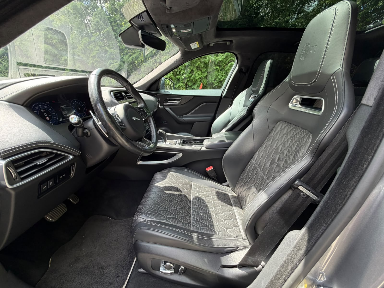 JAGUAR F-Pace 5.0 V8 SVR AWD Automatik-image-9