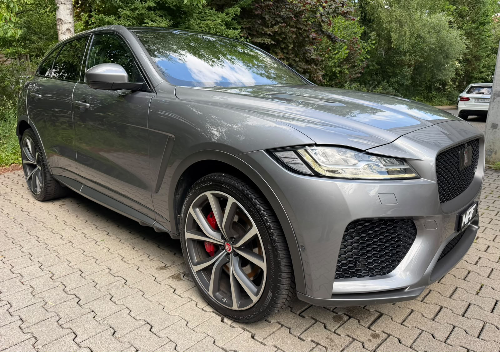 JAGUAR F-Pace 5.0 V8 SVR AWD Automatik-image-6