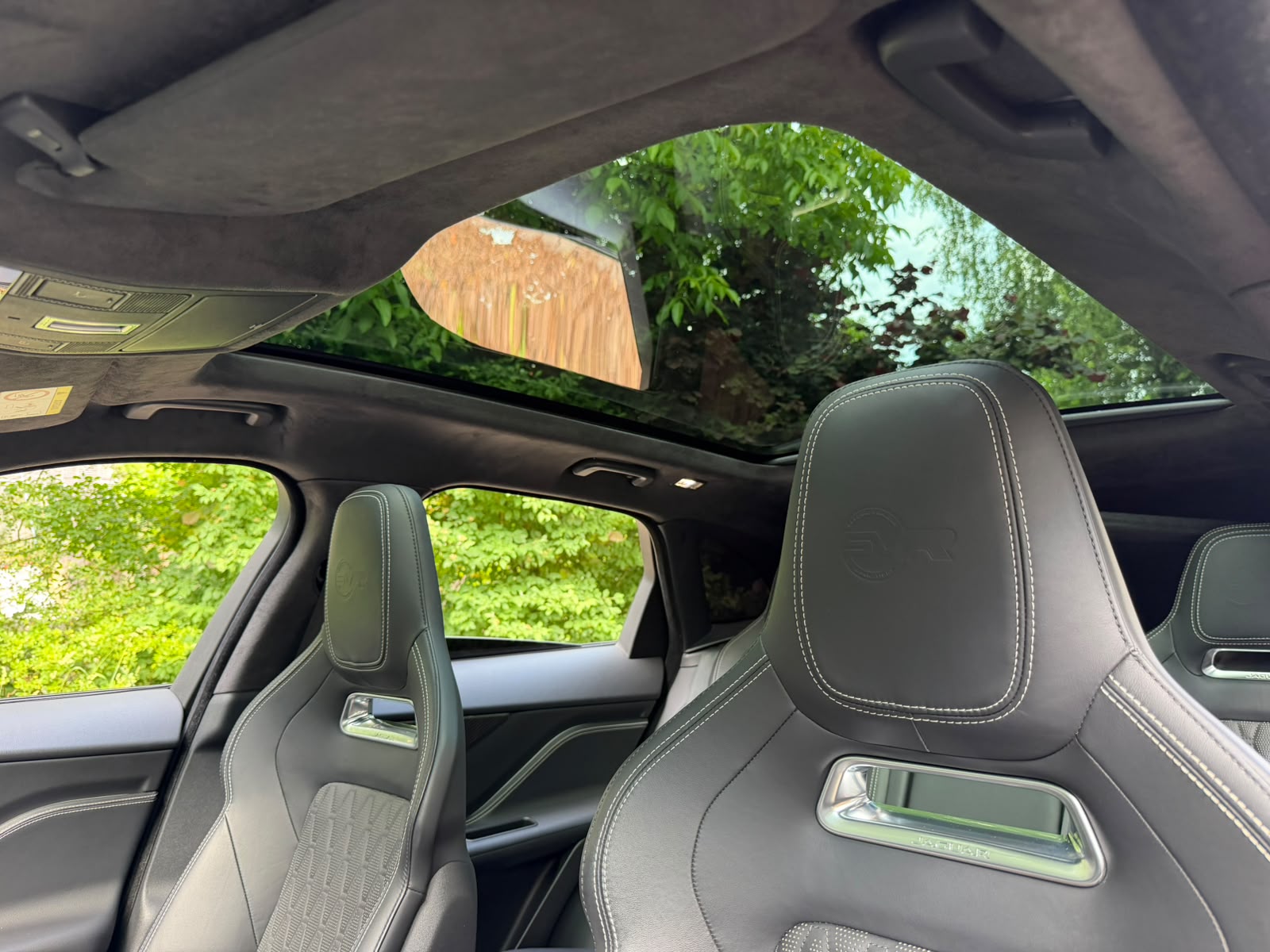 JAGUAR F-Pace 5.0 V8 SVR AWD Automatik-image-11