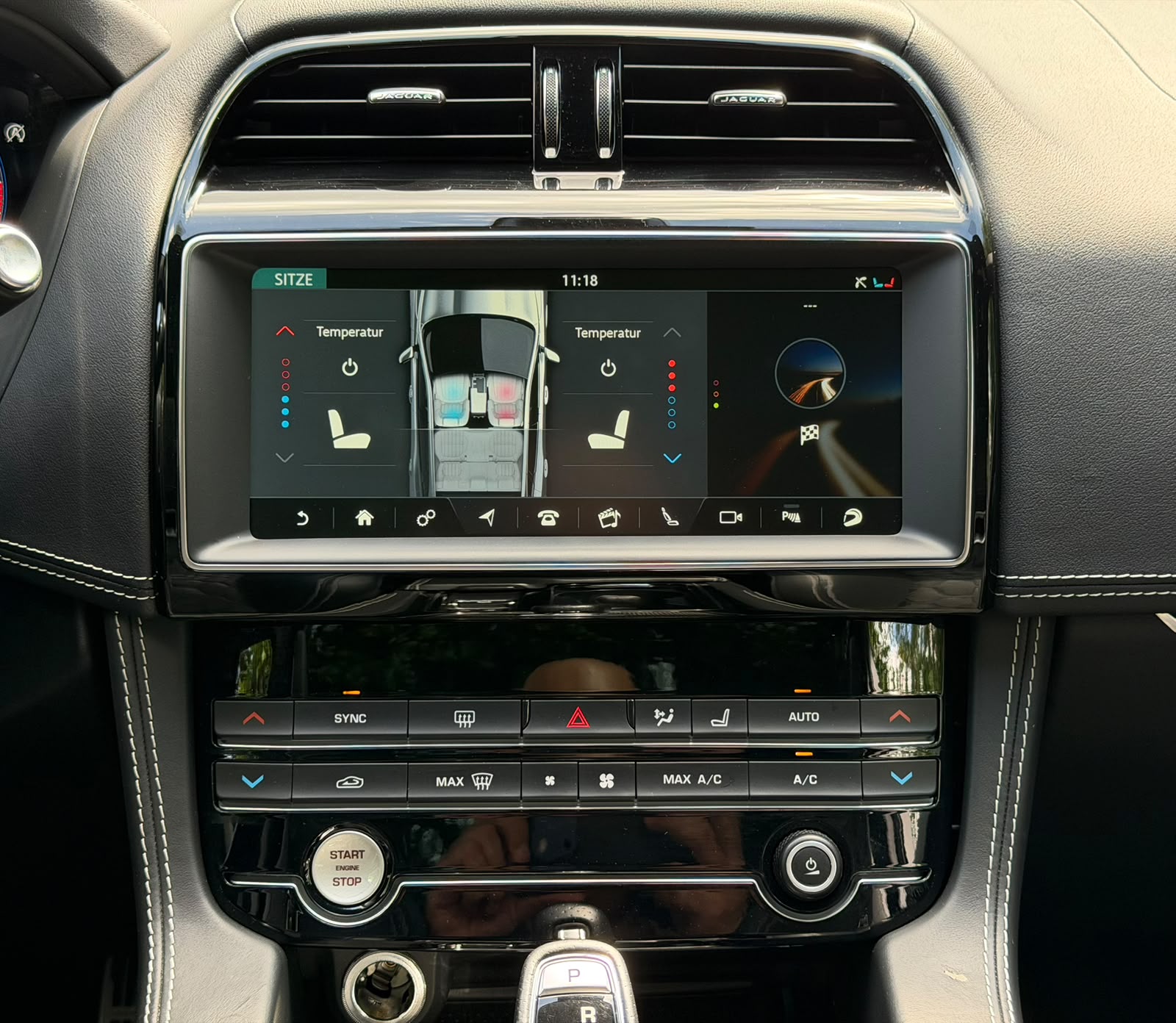 JAGUAR F-Pace 5.0 V8 SVR AWD Automatik-image-24