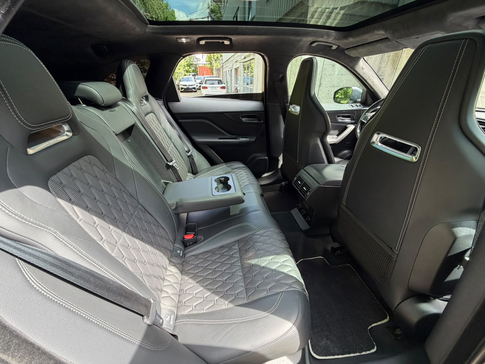 JAGUAR F-Pace 5.0 V8 SVR AWD Automatik-image-15