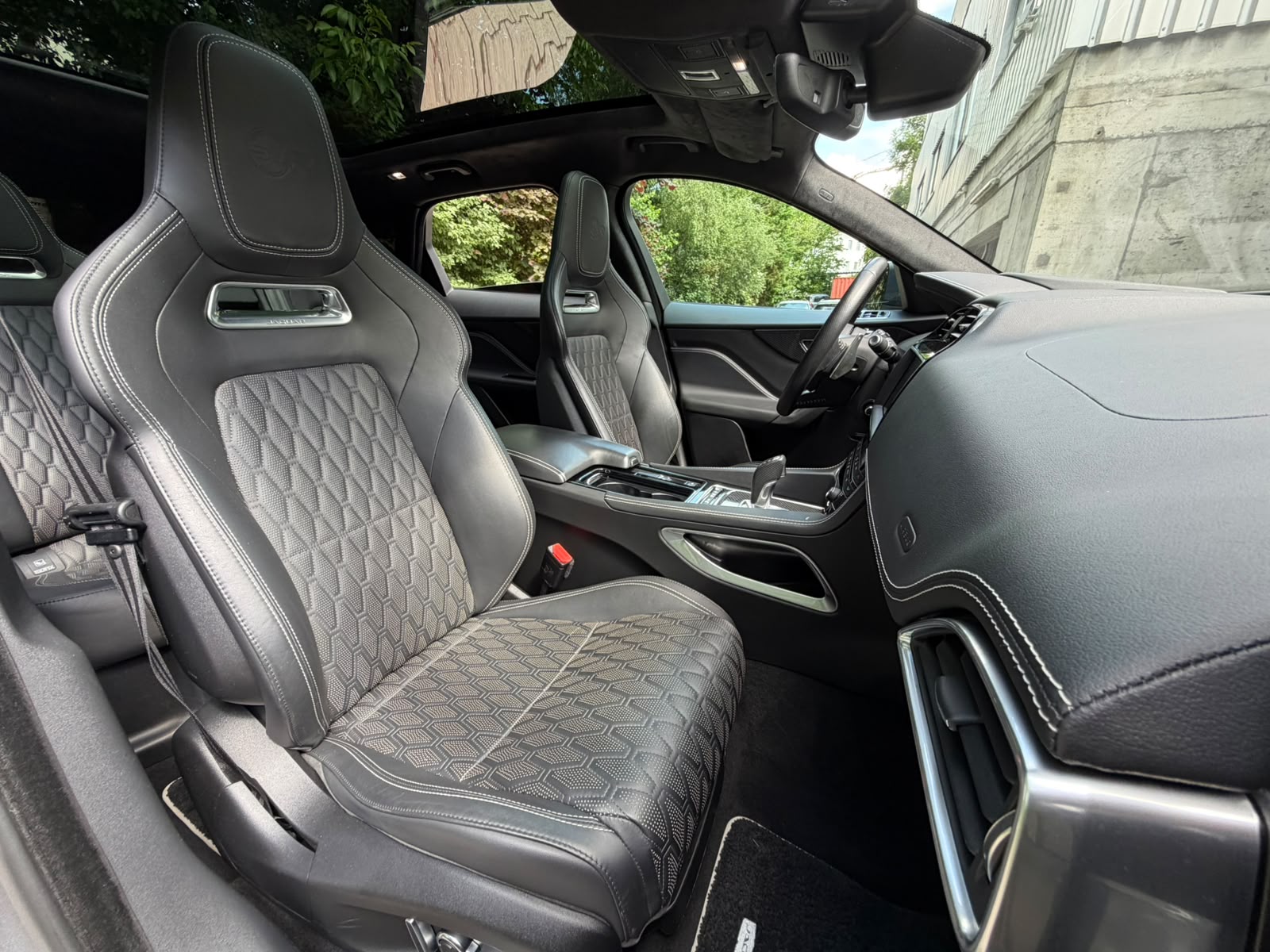 JAGUAR F-Pace 5.0 V8 SVR AWD Automatik-image-17