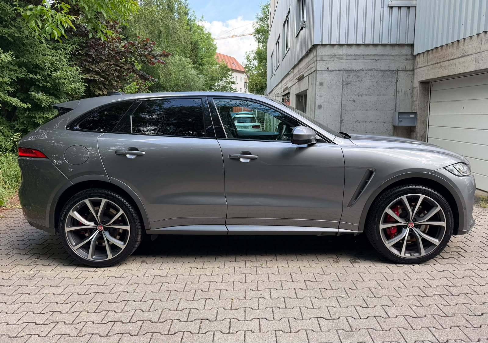 JAGUAR F-Pace 5.0 V8 SVR AWD Automatik-image-5