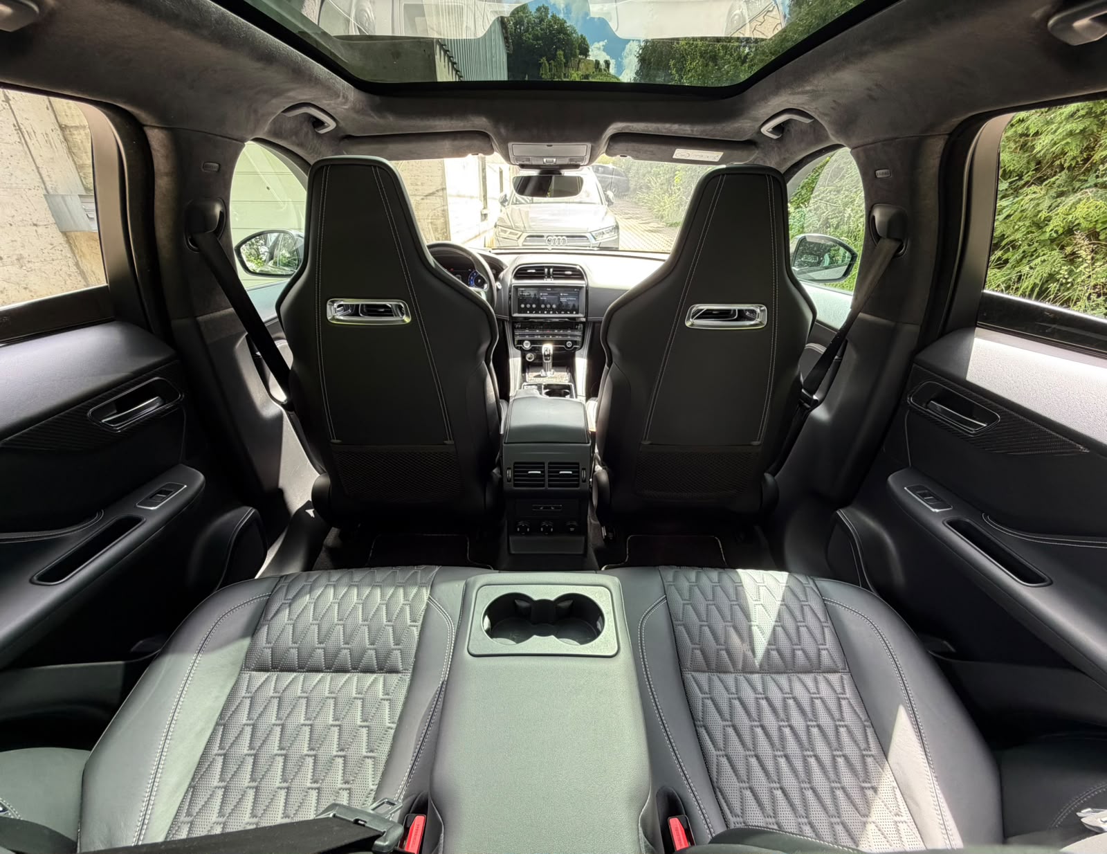 JAGUAR F-Pace 5.0 V8 SVR AWD Automatik-image-18