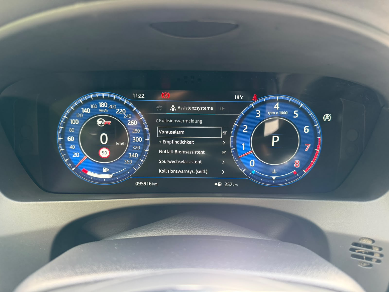 JAGUAR F-Pace 5.0 V8 SVR AWD Automatik-image-28
