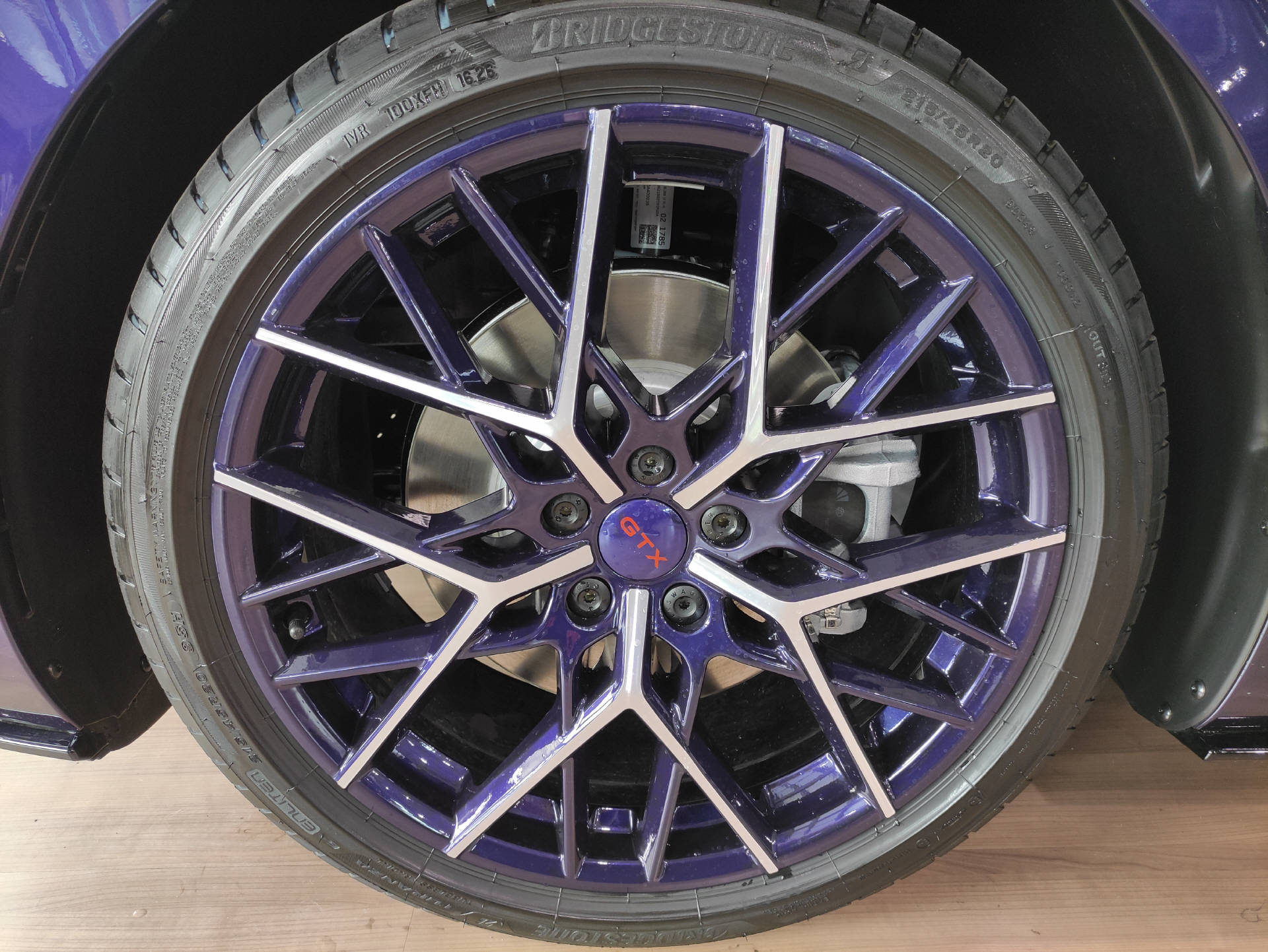 VW ID.3 GTX Performance Fire + Ice-showroom-element-2