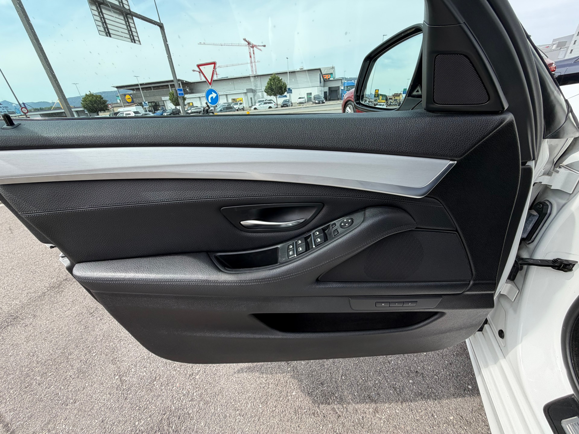 BMW M550d xDrive Steptronic-image-15