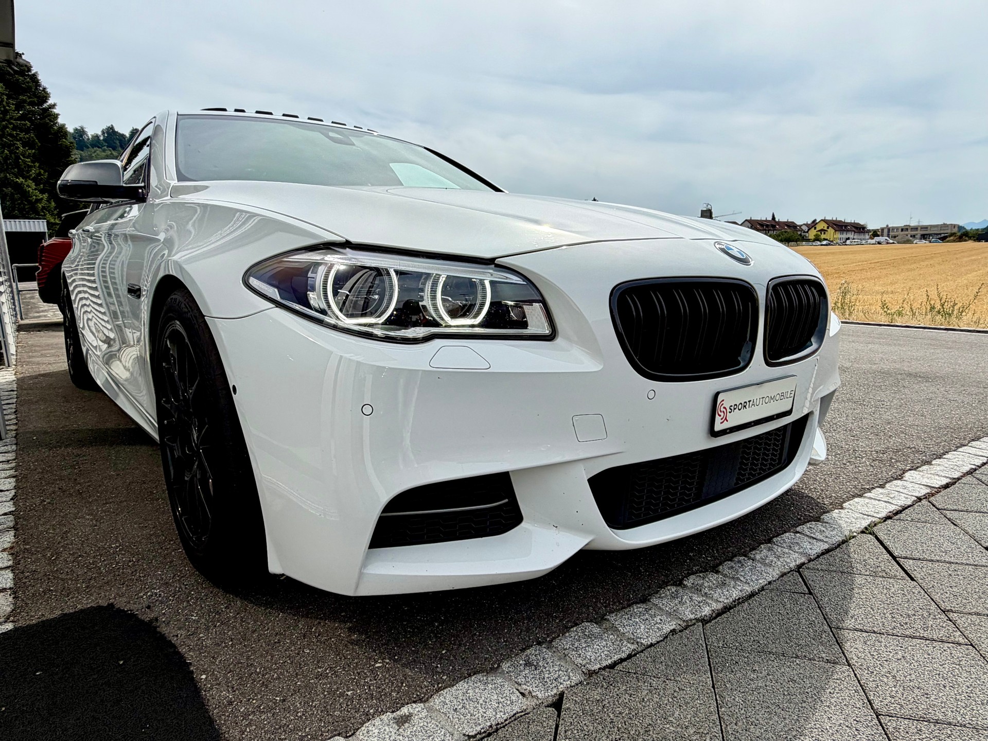 BMW M550d xDrive Steptronic-showroom-element-2