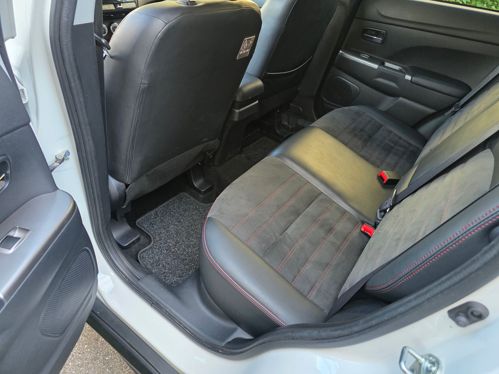 MITSUBISHI ASX 2.2 DID Diamond 4WD Automatic-image-8