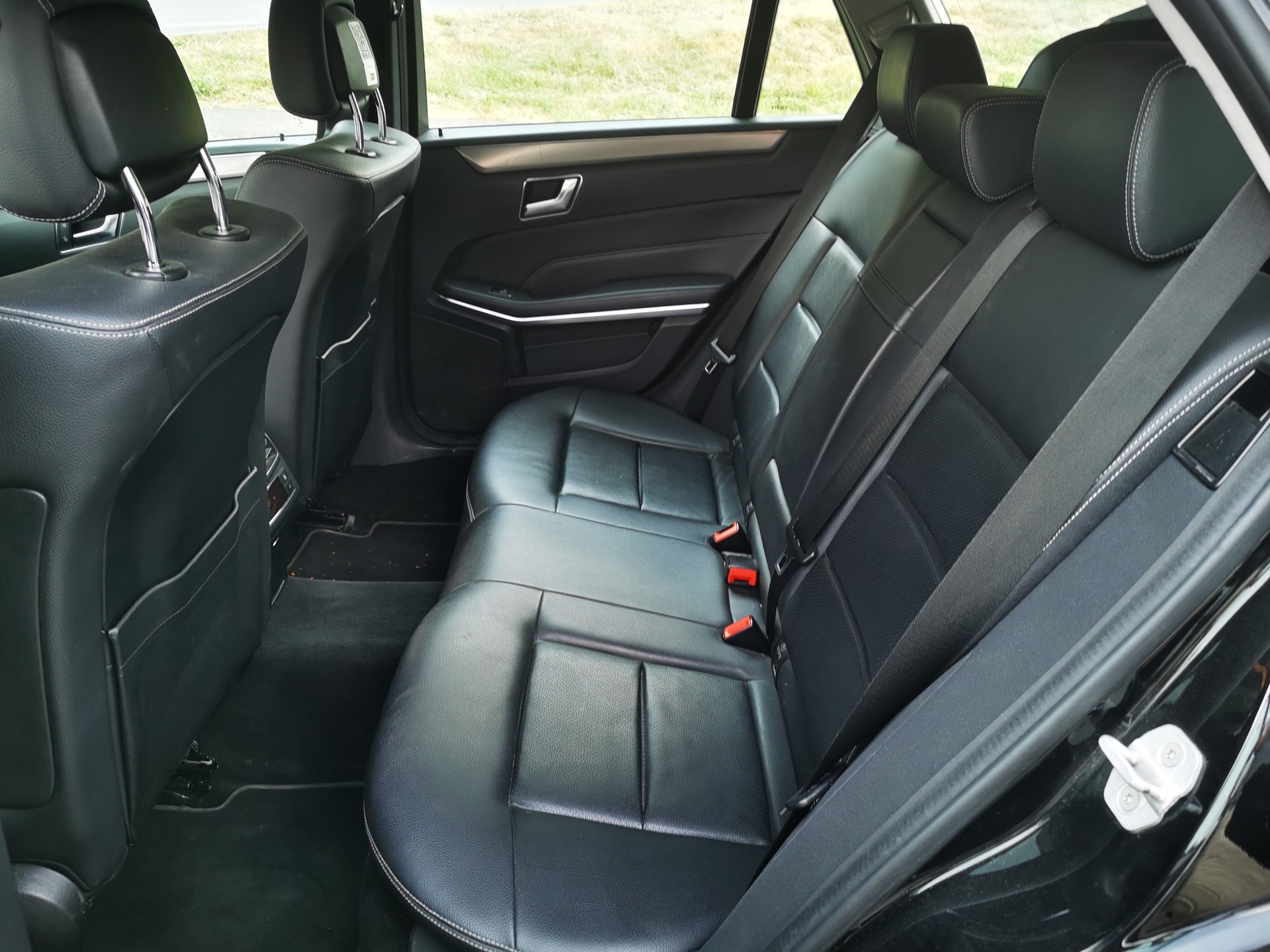 MERCEDES-BENZ E 250 BlueTEC 4Matic 7G-Tronic-image-11
