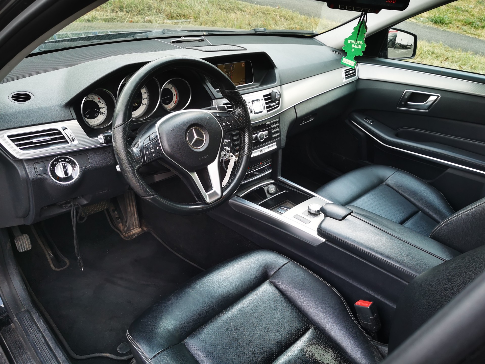 MERCEDES-BENZ E 250 BlueTEC 4Matic 7G-Tronic-image-12